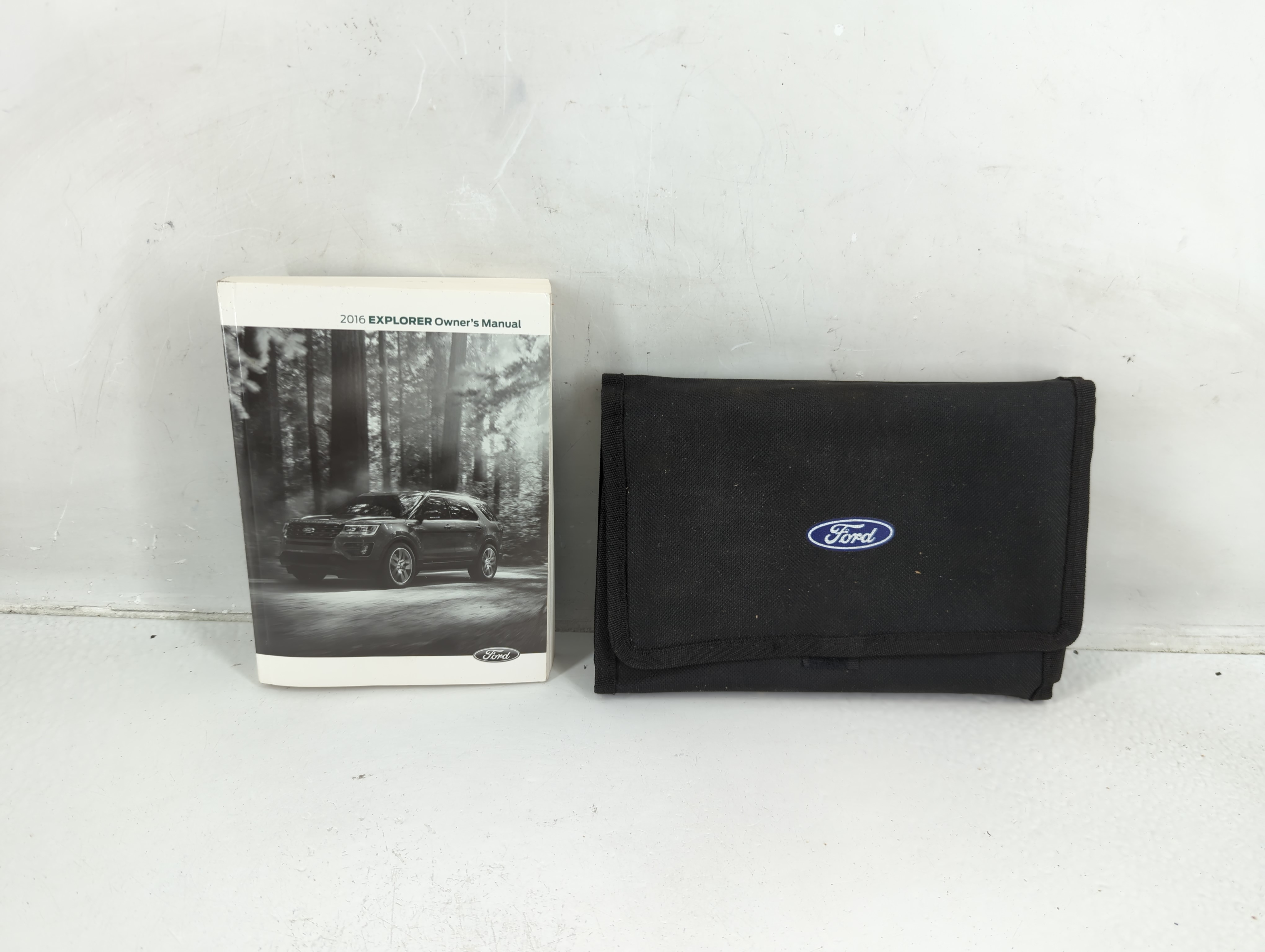 2016 Ford Explorer Owners Manual Book Guide 1148607 - Oemusedautoparts1.com