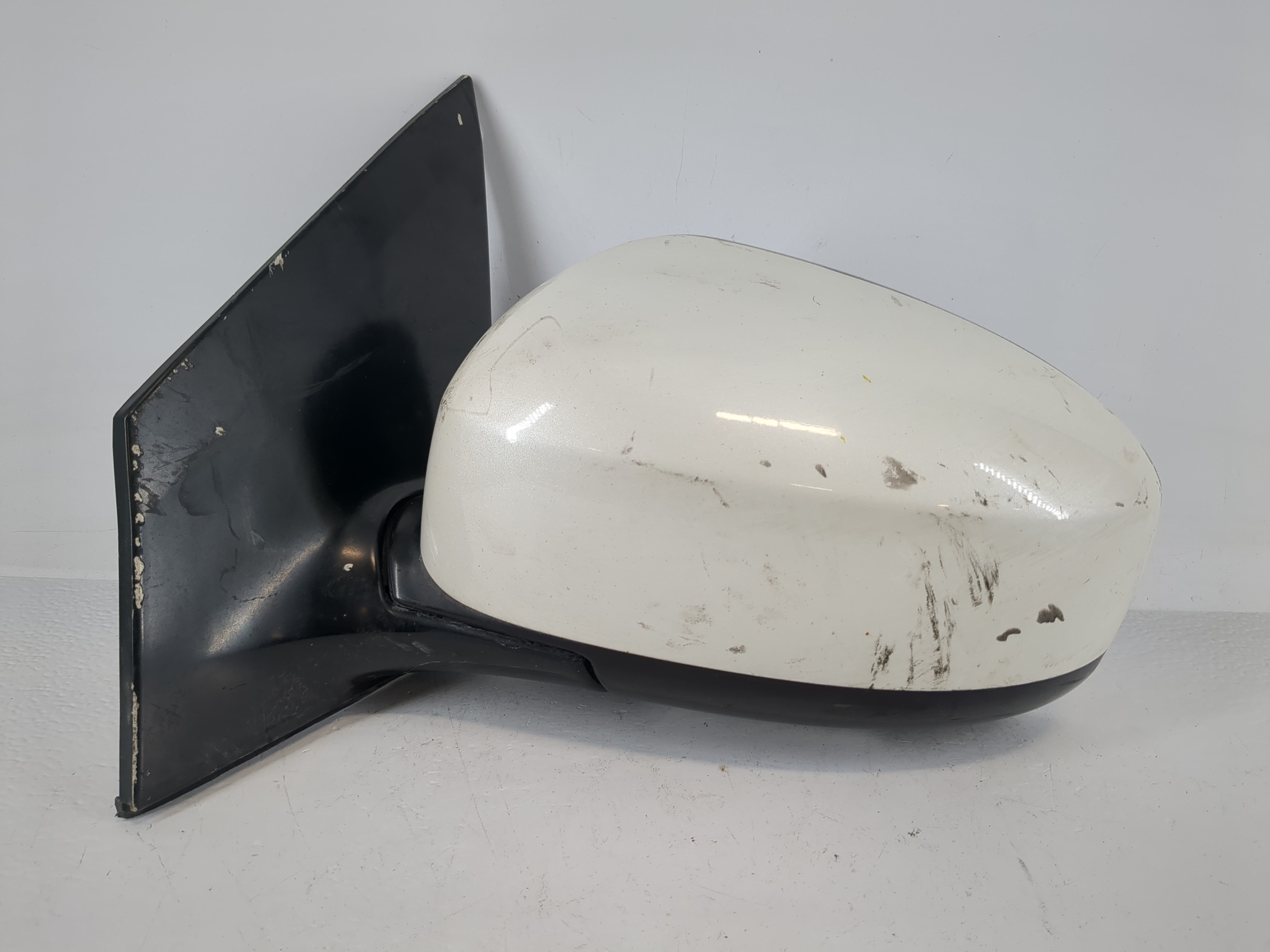 2009-2014 Nissan Murano Driver Left Side View Power Door Mirror White 1148704 - Oemusedautoparts1.com