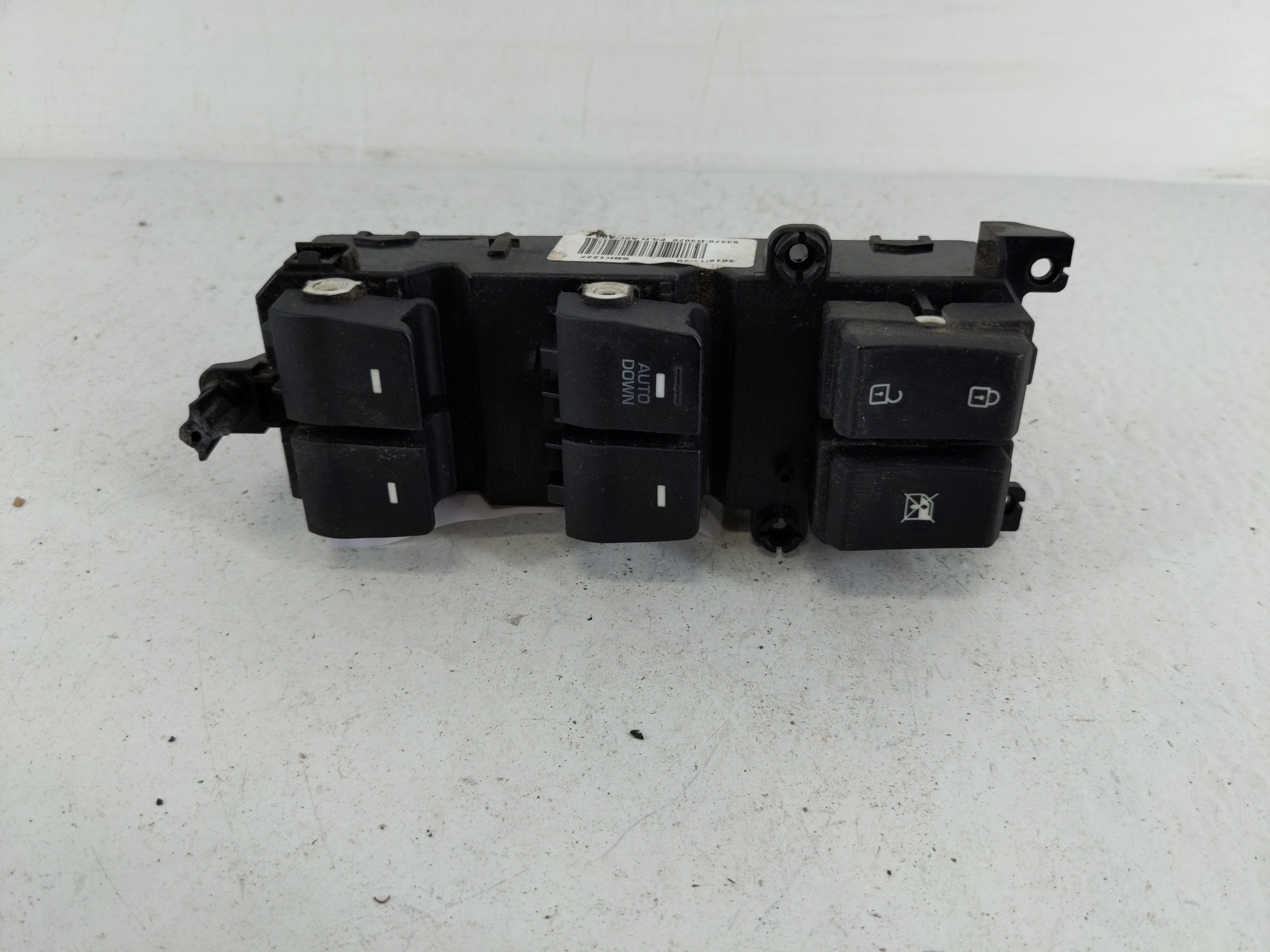 2016-2021 Hyundai Tucson Driver Left Door Master Power Window Switch 1148774 - Oemusedautoparts1.com
