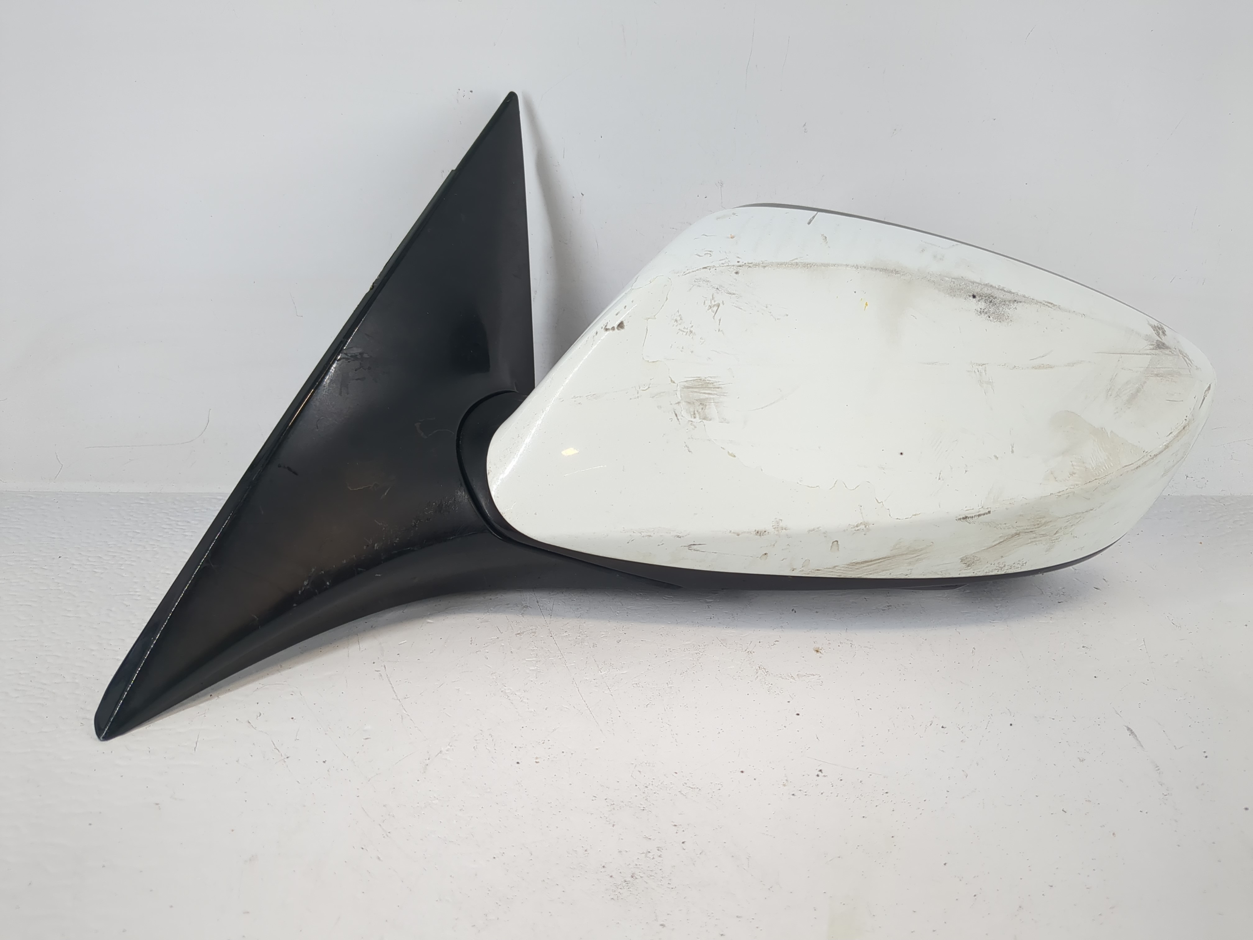 2014-2017 Hyundai Veloster Driver Left Side View Power Door Mirror White 1149119 - Oemusedautoparts1.com