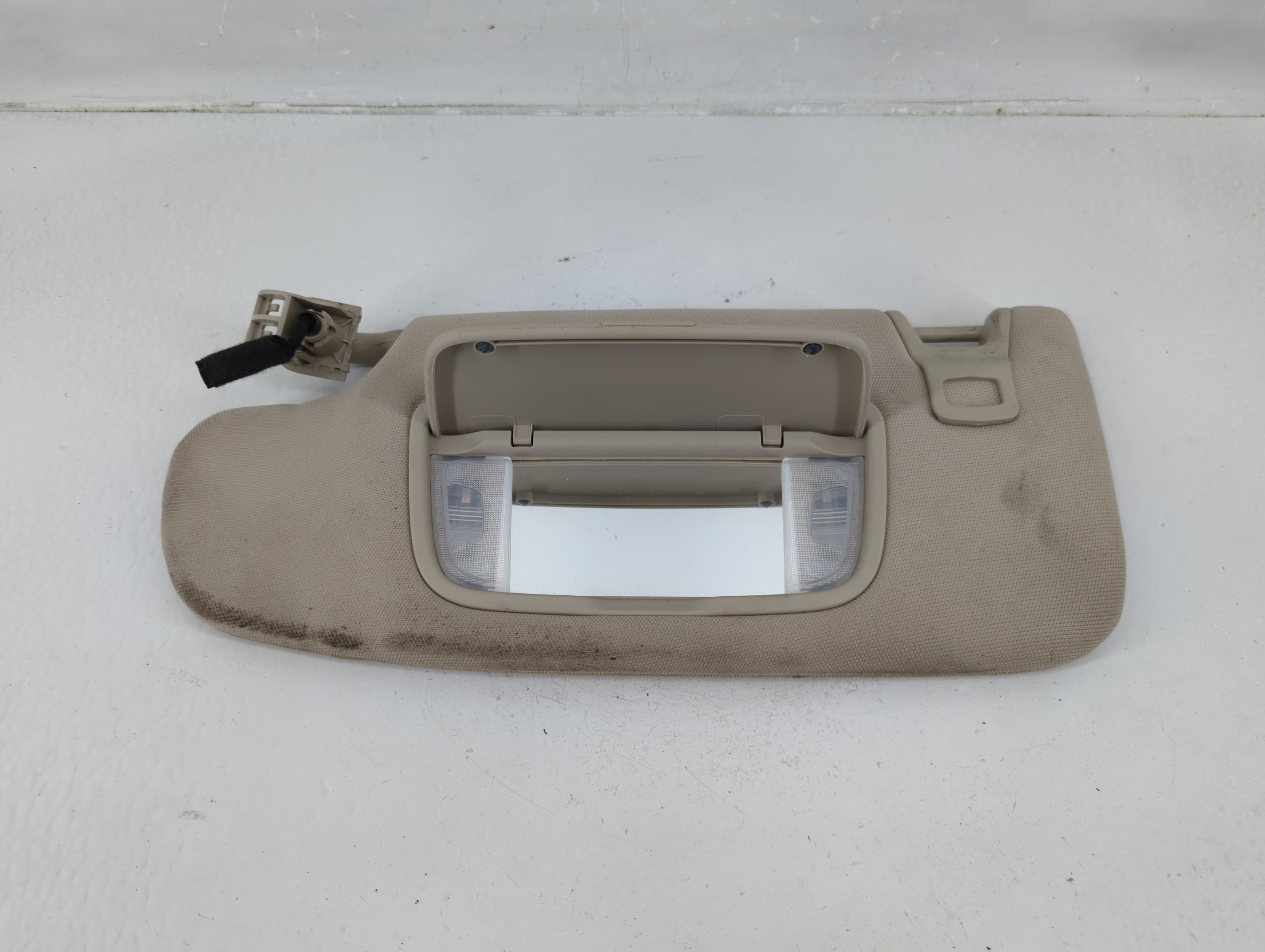 2017-2020 Ford Fusion Passenger Sun Visor Mirror Right Sunvisor 1149131 - Oemusedautoparts1.com