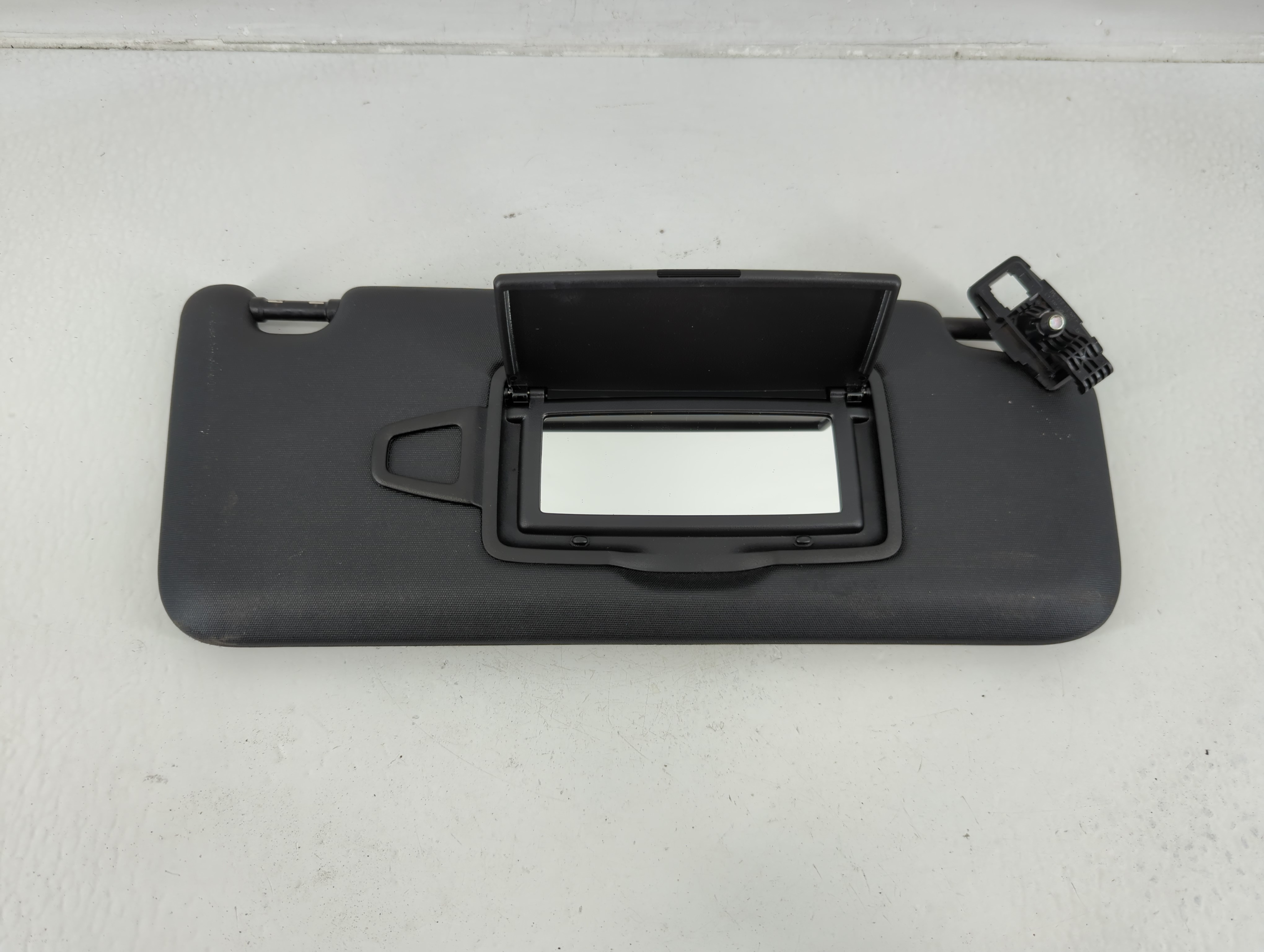 Picture of 2020-2020 Mercedes-benz E350 Passenger Sun Visor Mirror Right Sunvisor 1149136