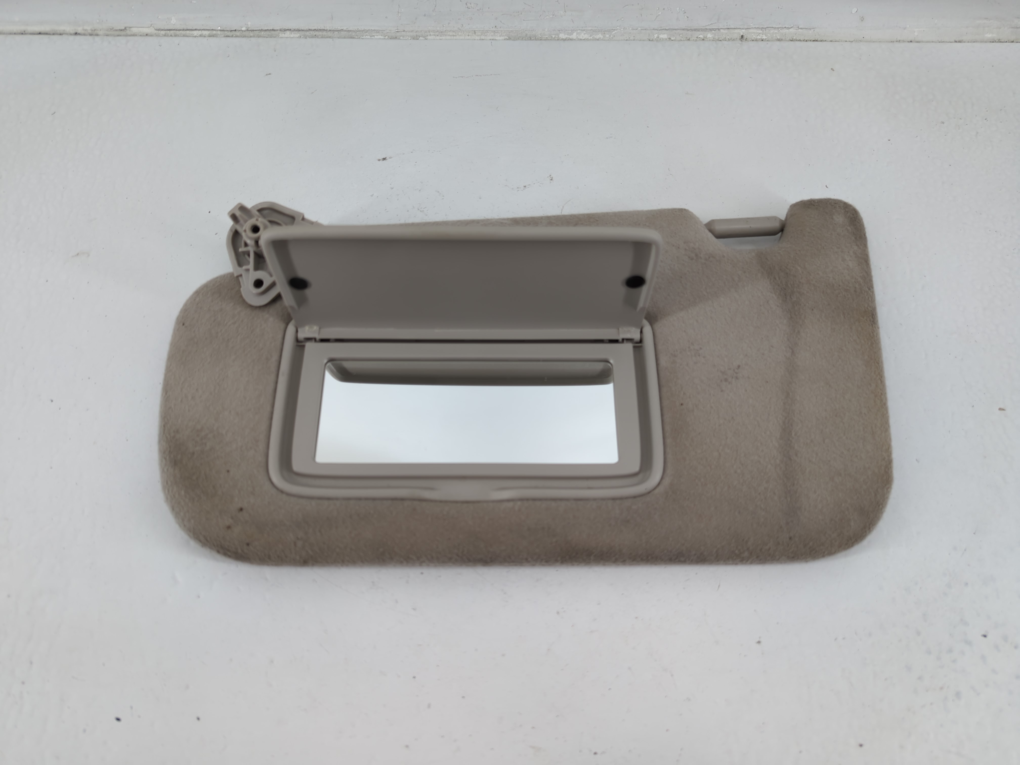 2013-2019 Nissan Sentra Driver Sun Visor Mirror Left Sunvisor Beige 1149198 - Oemusedautoparts1.com