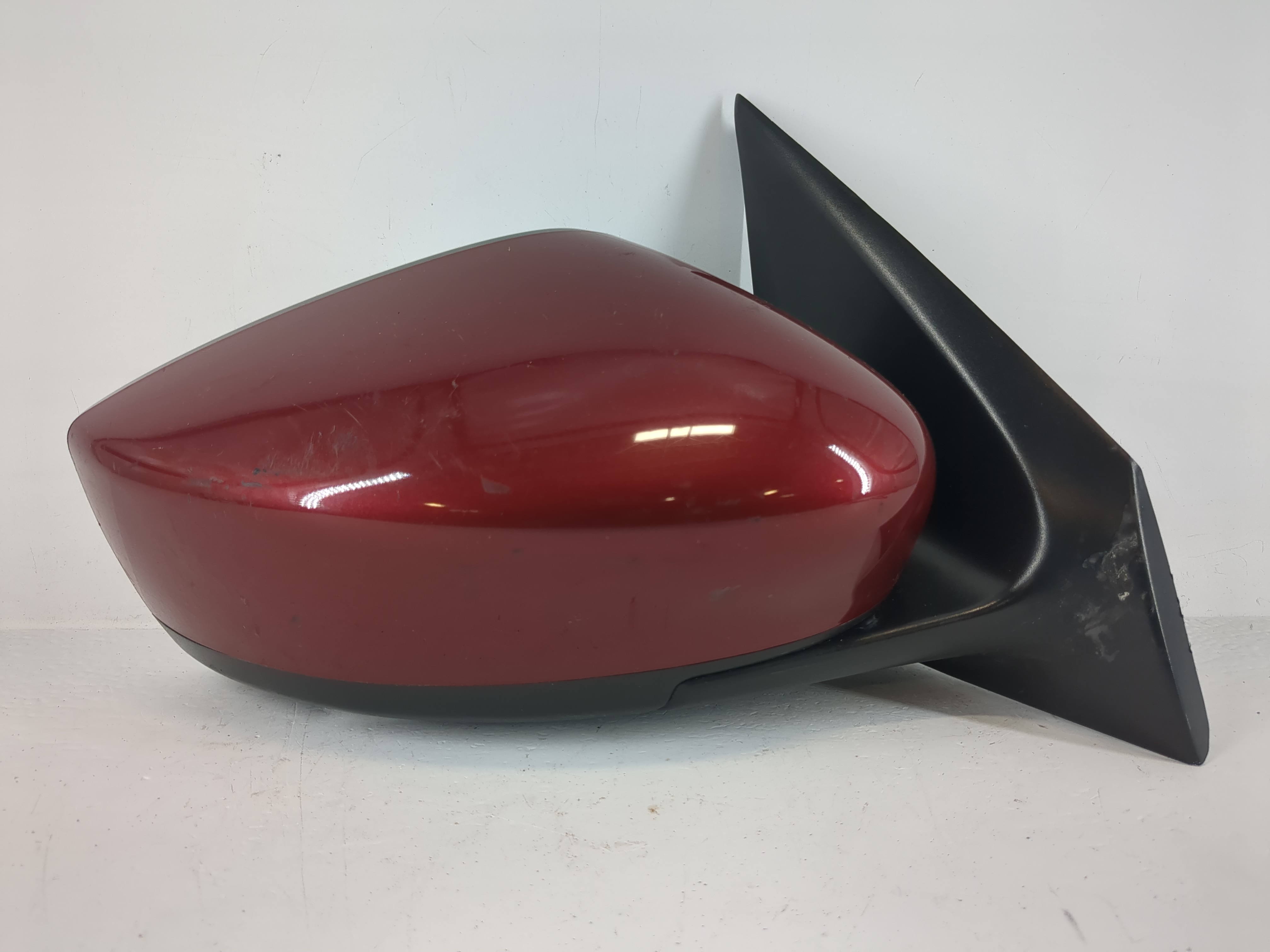 2015-2019 Nissan Versa Passenger Right Side View Power Door Mirror Red 1149221 - Oemusedautoparts1.com