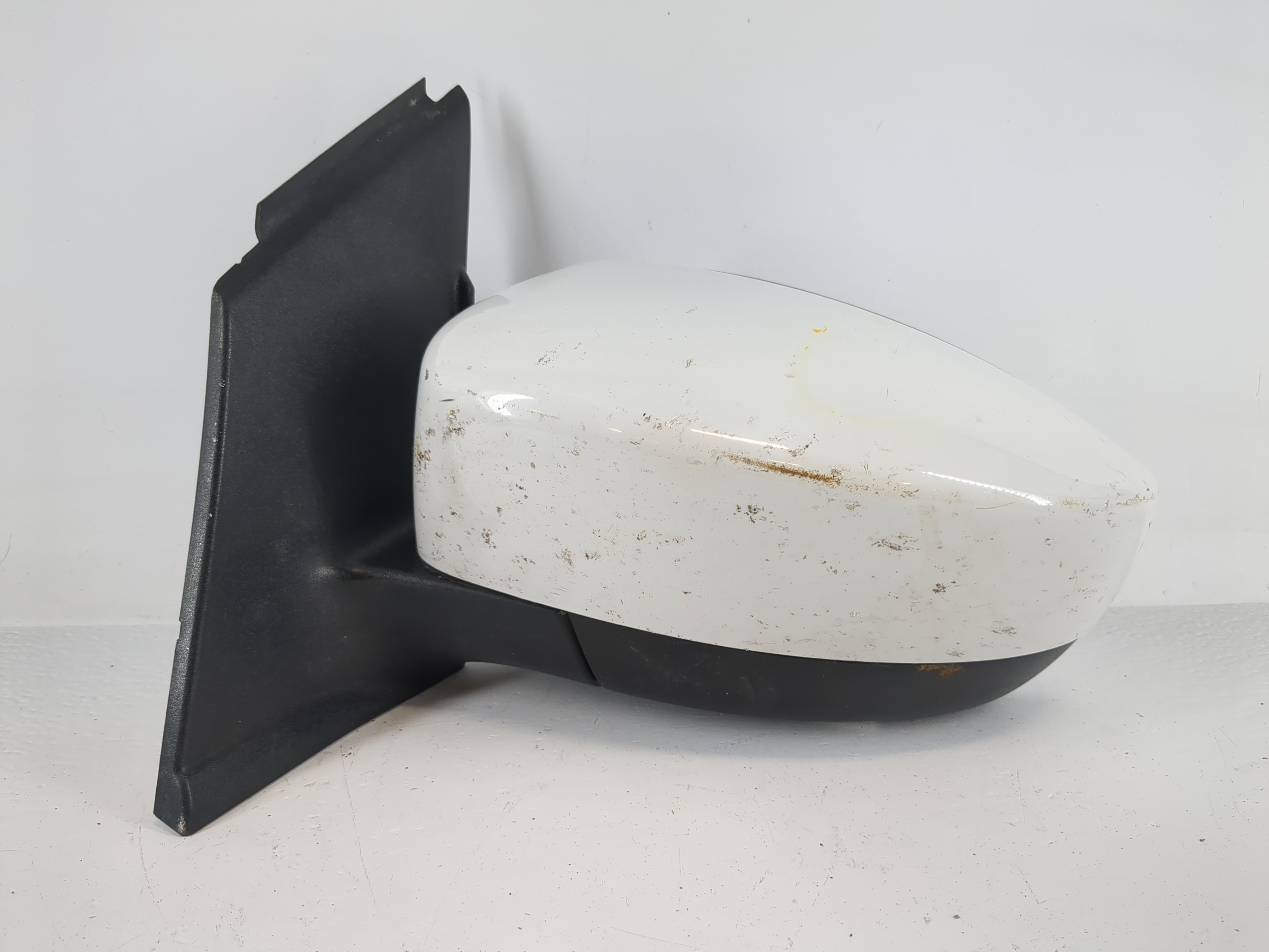 2013-2016 Ford Escape Driver Left Side View Power Door Mirror White 1149228 - Oemusedautoparts1.com