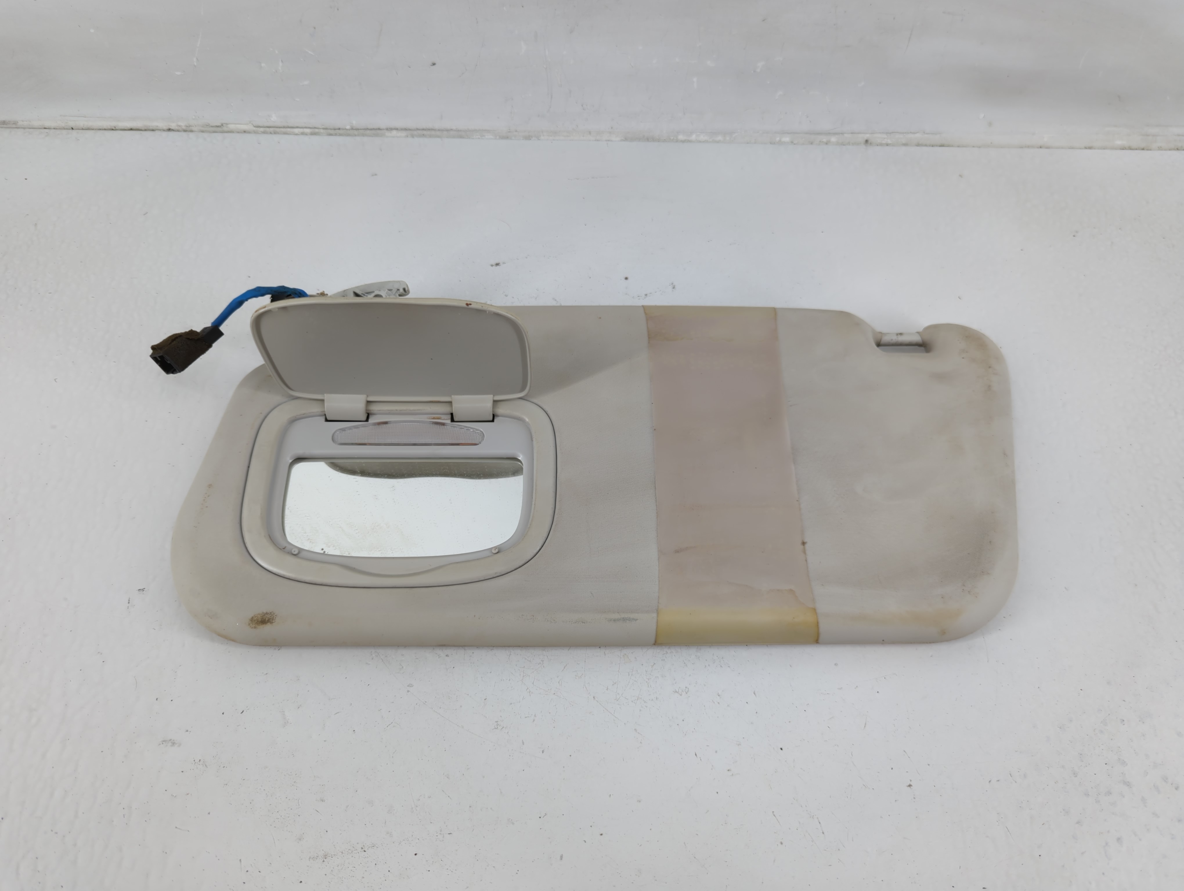 2014 Fiat 500 Driver Sun Visor Mirror Left Sunvisor Ivory 1149280 - Oemusedautoparts1.com