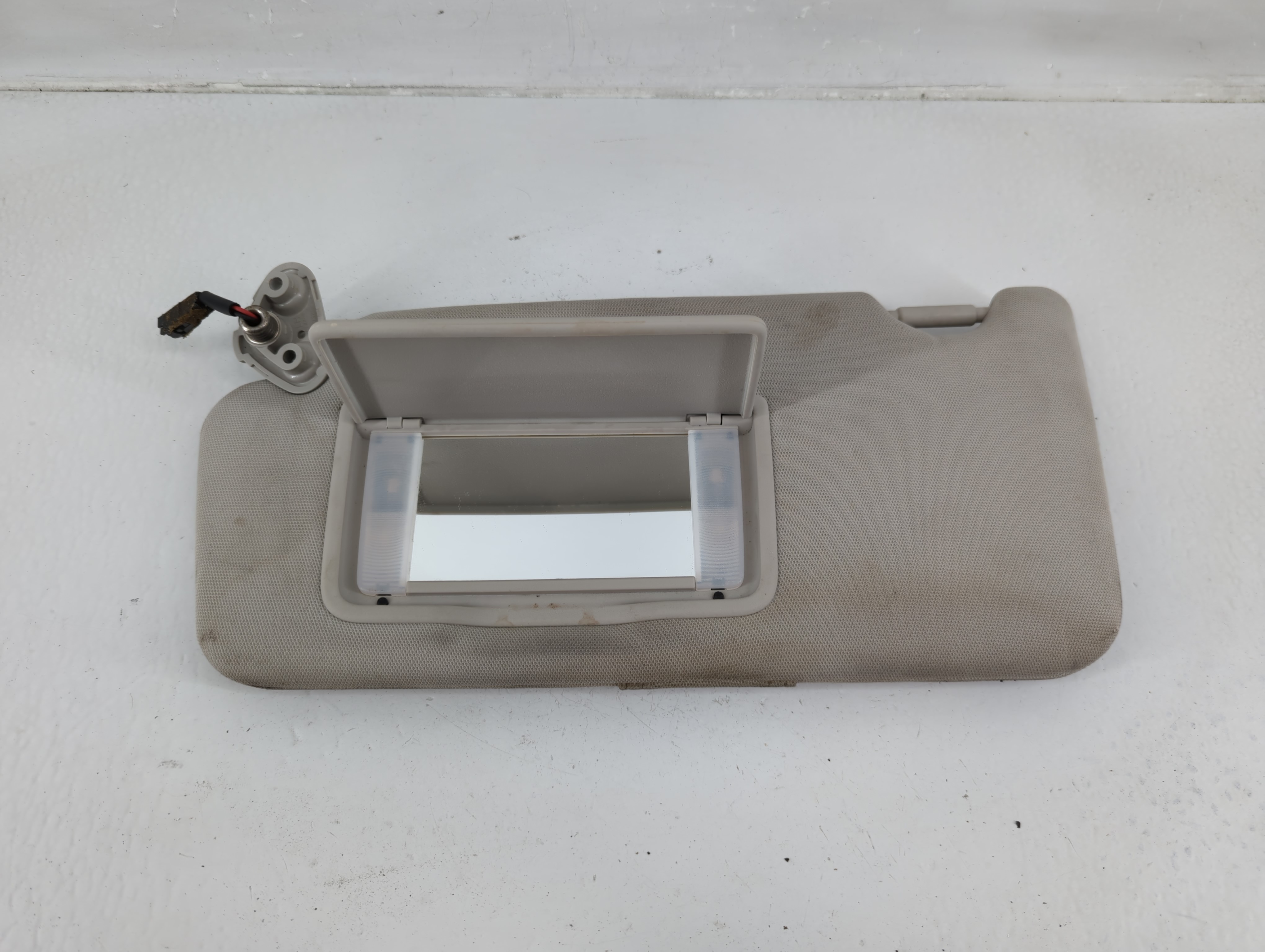 2010-2014 Subaru Legacy Passenger Sun Visor Mirror Right Sunvisor Grey 1149281 - Oemusedautoparts1.com