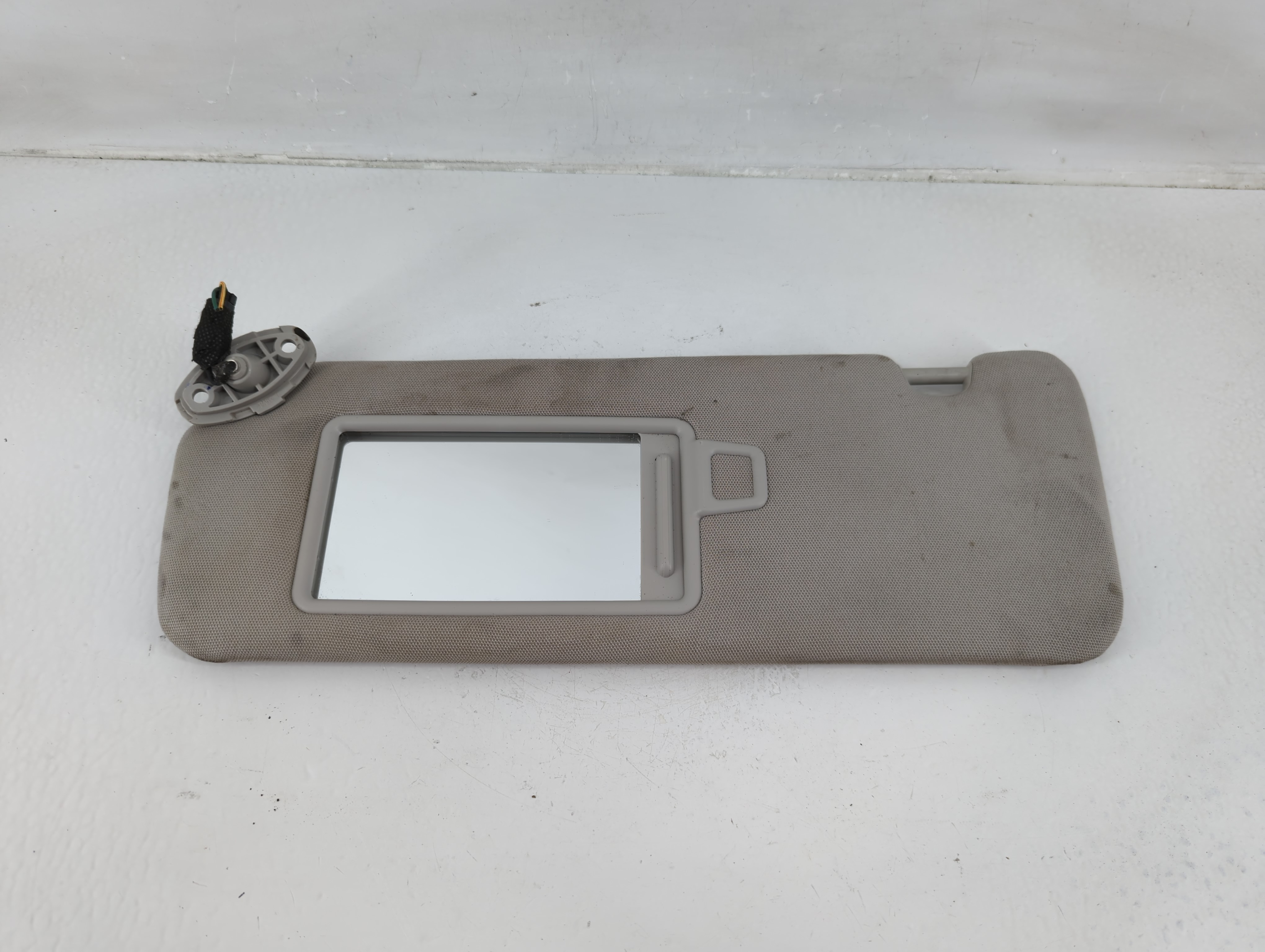 2016-2020 Kia Sorento Driver Sun Visor Mirror Left Sunvisor Grey 1149283 - Oemusedautoparts1.com