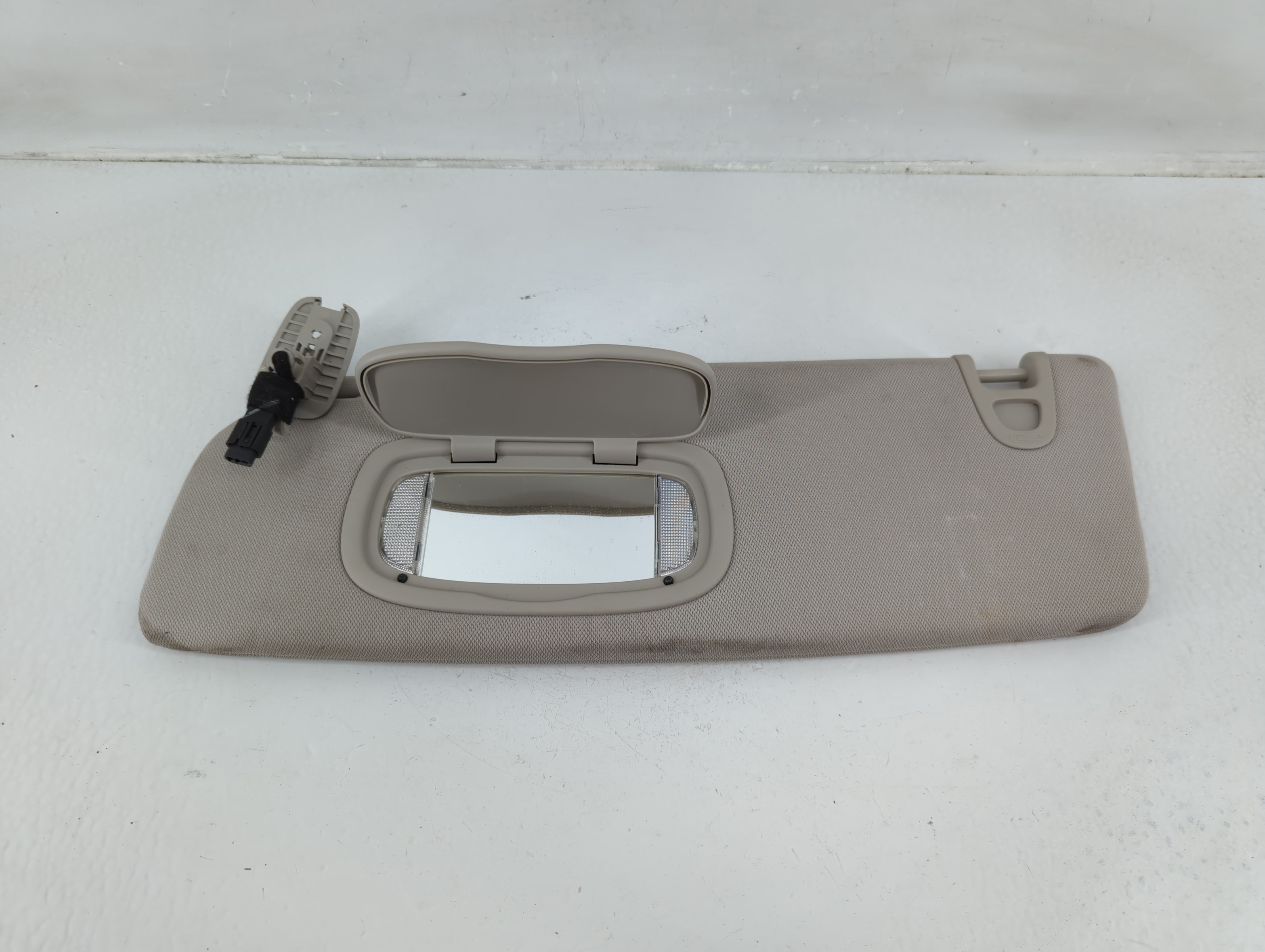 2017-2020 Chrysler Pacifica Driver Sun Visor Mirror Left Sunvisor Grey 1149286 - Oemusedautoparts1.com