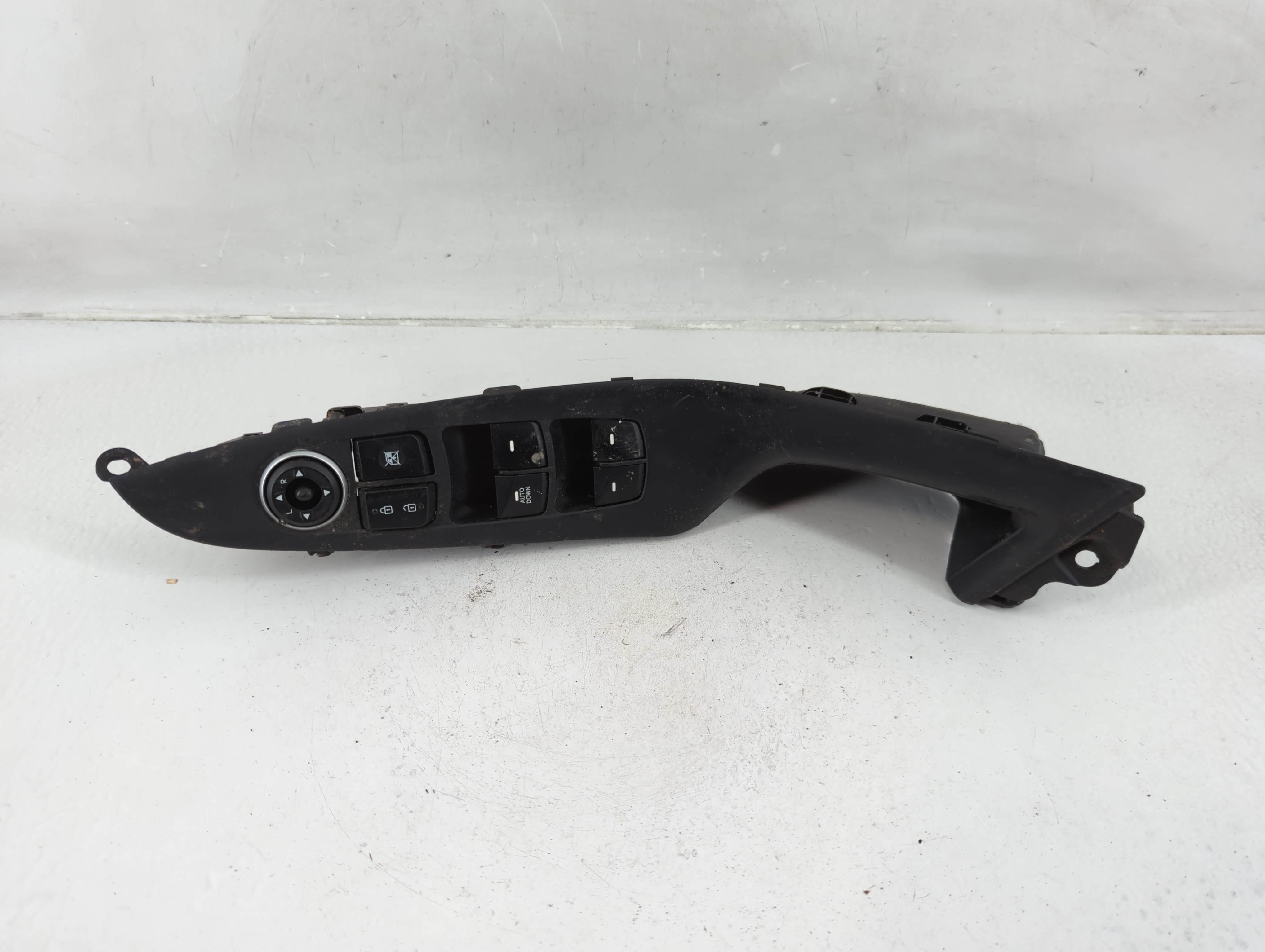 Picture of Hyundai Elantra Driver Left Door Master Power Window Switch 93570-a5100 1149301
