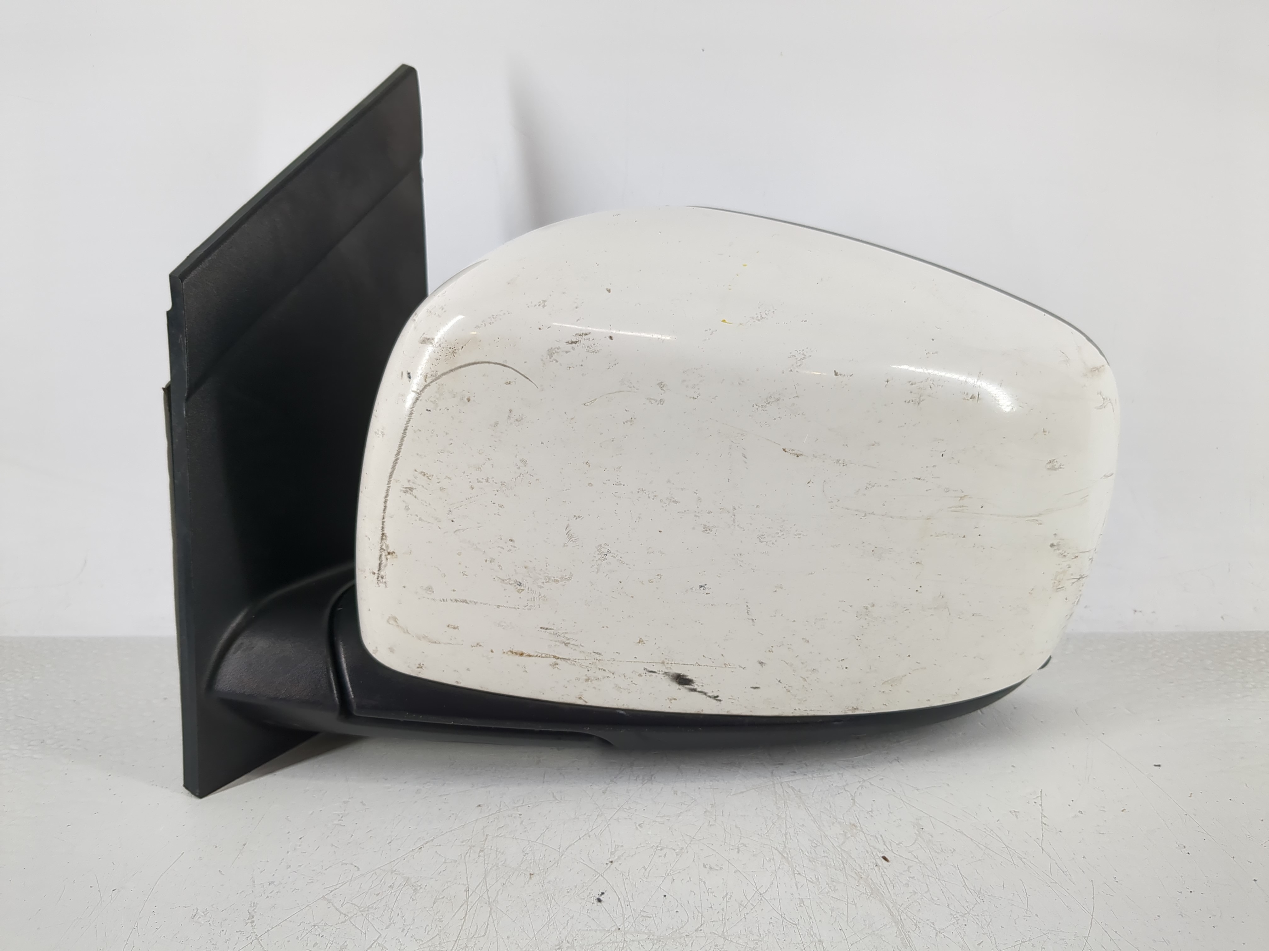 Dodge Caravan Driver Left Side View Power Door Mirror White 1149349 - Oemusedautoparts1.com