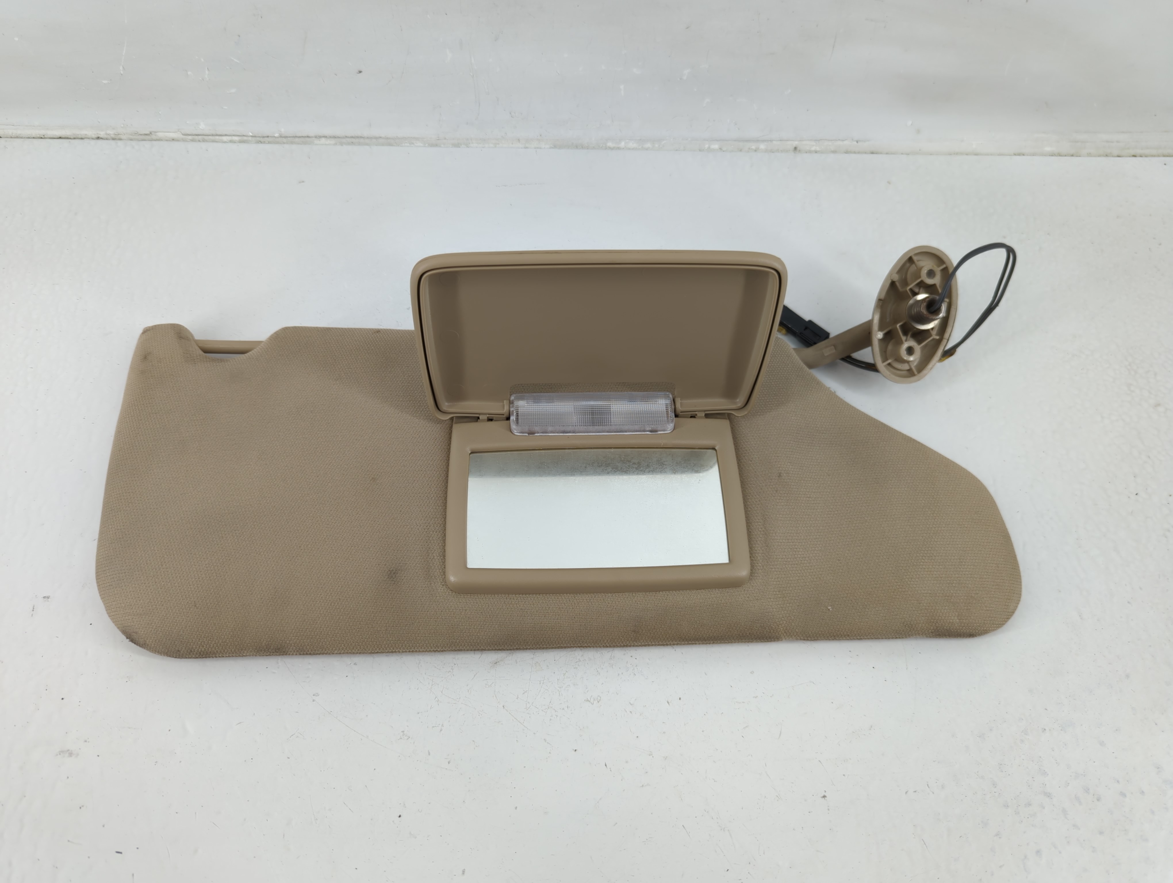2011-2014 Chrysler 200 Passenger Sun Visor Mirror Right Sunvisor Tan 1149406 - Oemusedautoparts1.com
