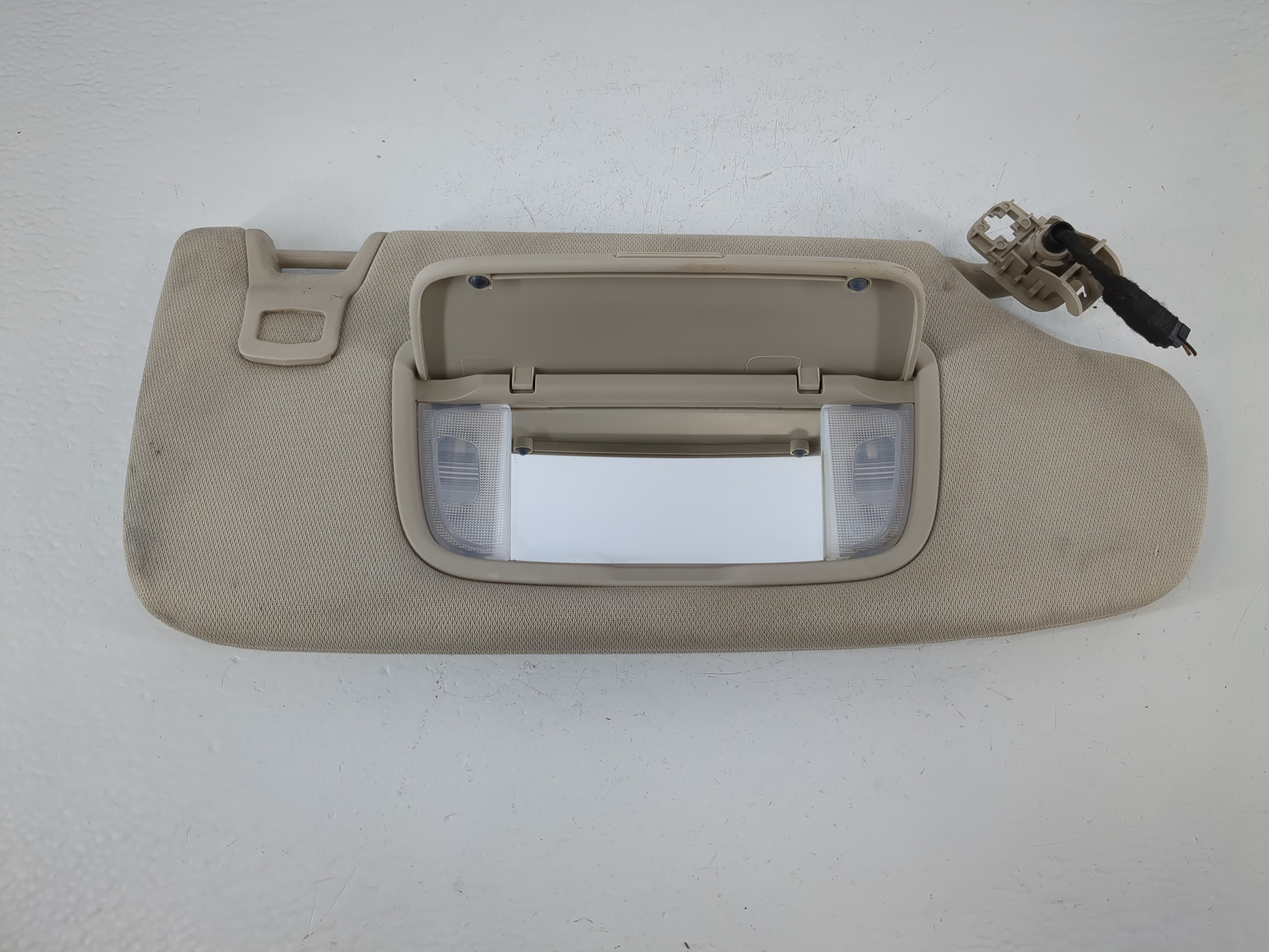 2020-2020 Lincoln Nautilus Passenger Sun Visor Mirror Right Sunvisor Tan 1149434 - Oemusedautoparts1.com