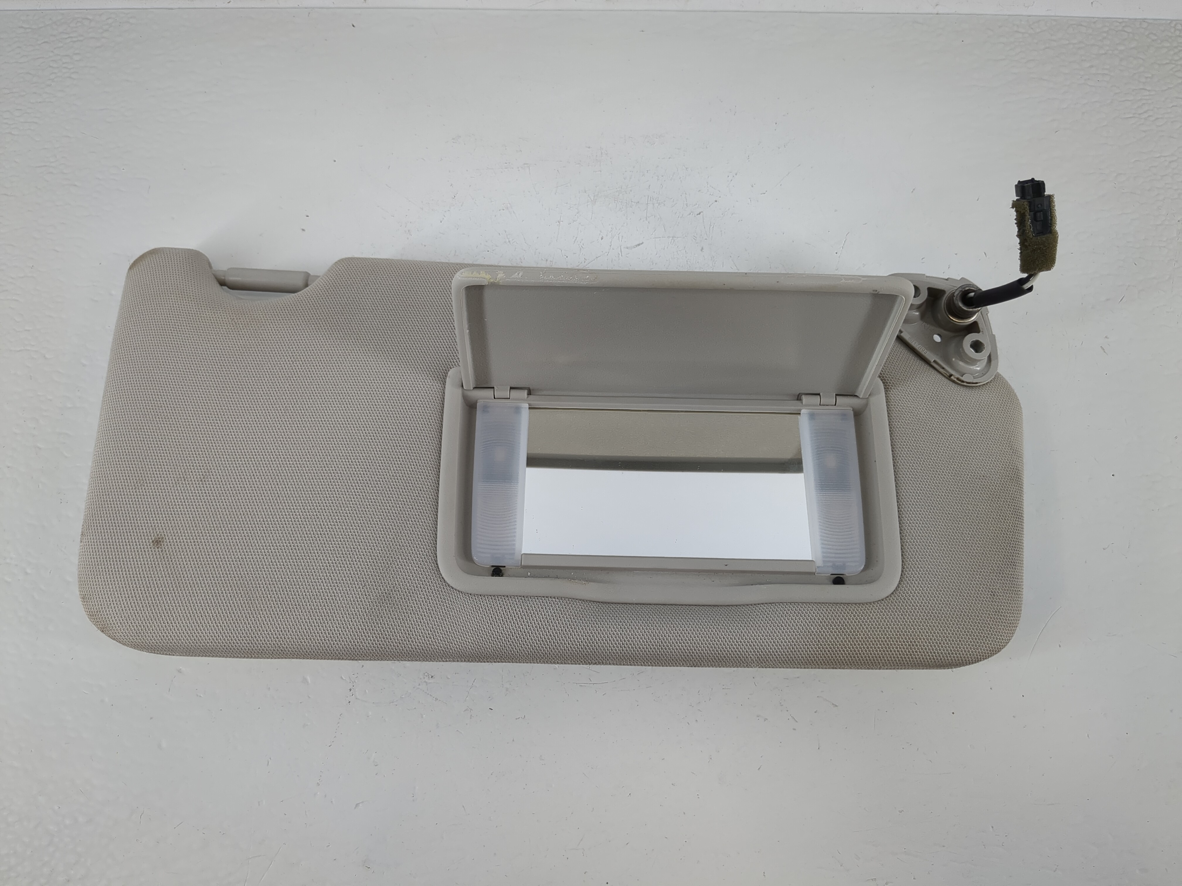 2010-2014 Subaru Legacy Passenger Sun Visor Mirror Right Sunvisor Gray 1149435 - Oemusedautoparts1.com