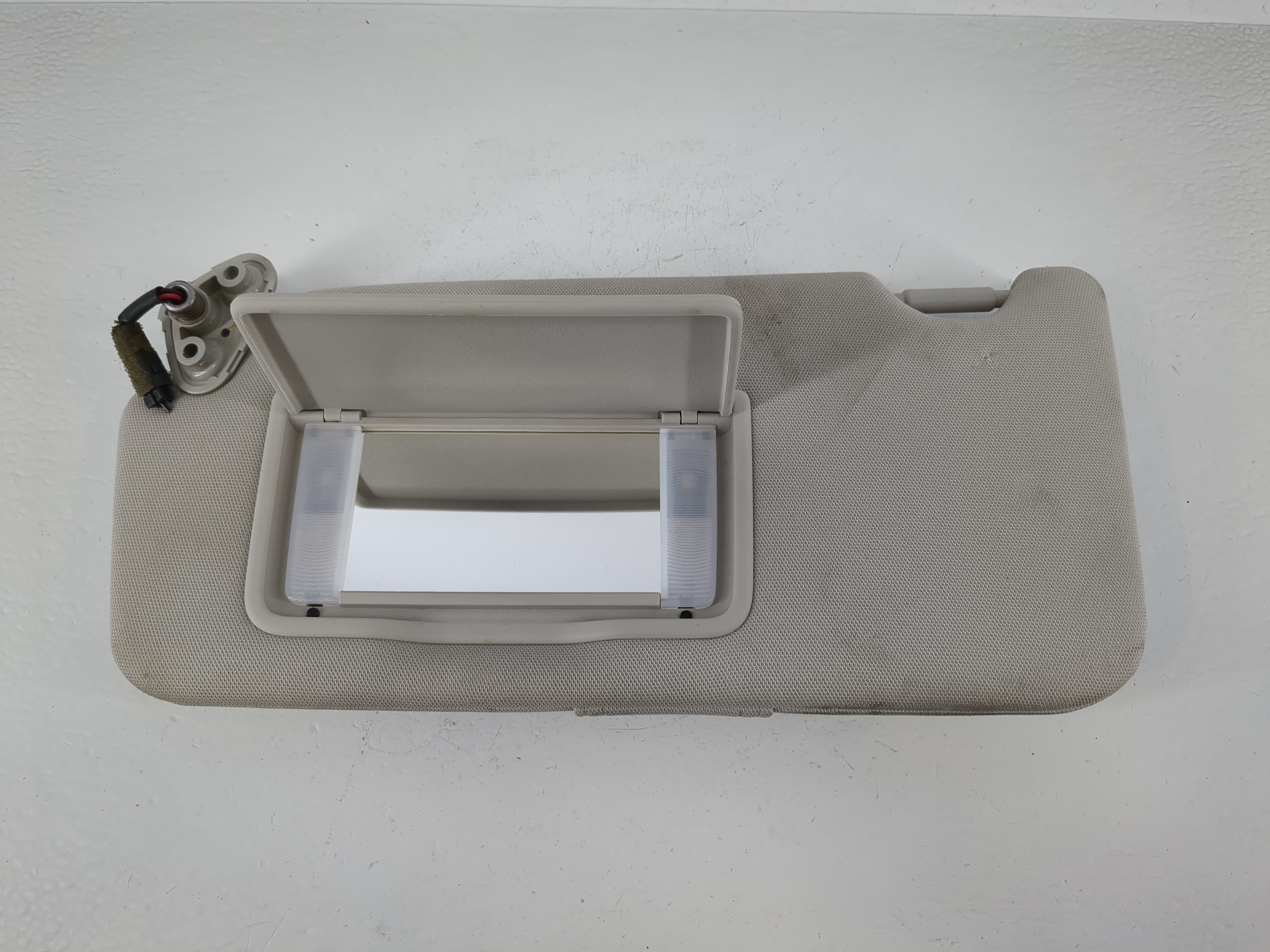 2010-2014 Subaru Legacy Driver Sun Visor Mirror Left Sunvisor Gray 1149436 - Oemusedautoparts1.com