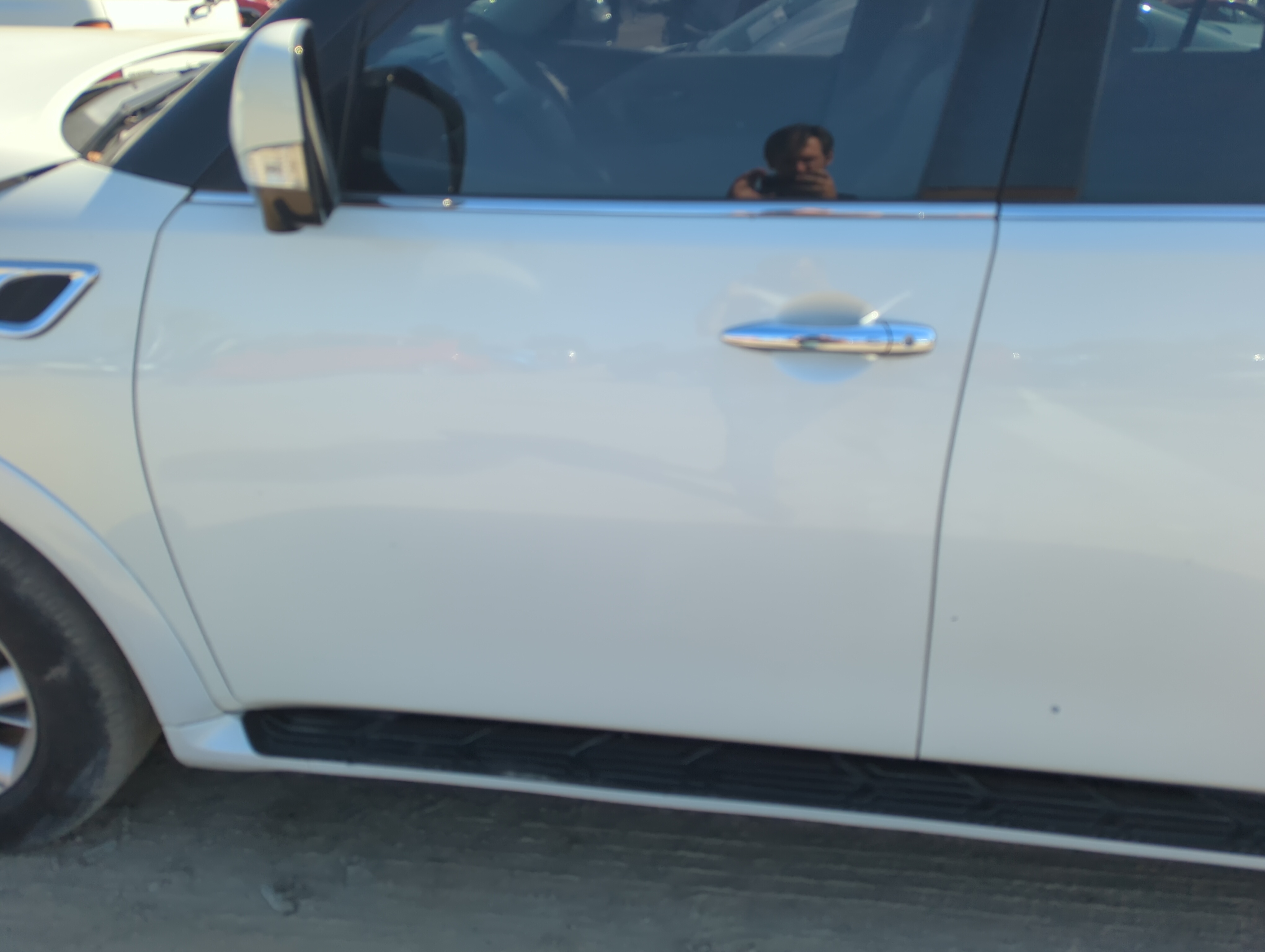 2011-2013 Infiniti Qx56 Driver Front Door Oem 1149565 - Oemusedautoparts1.com