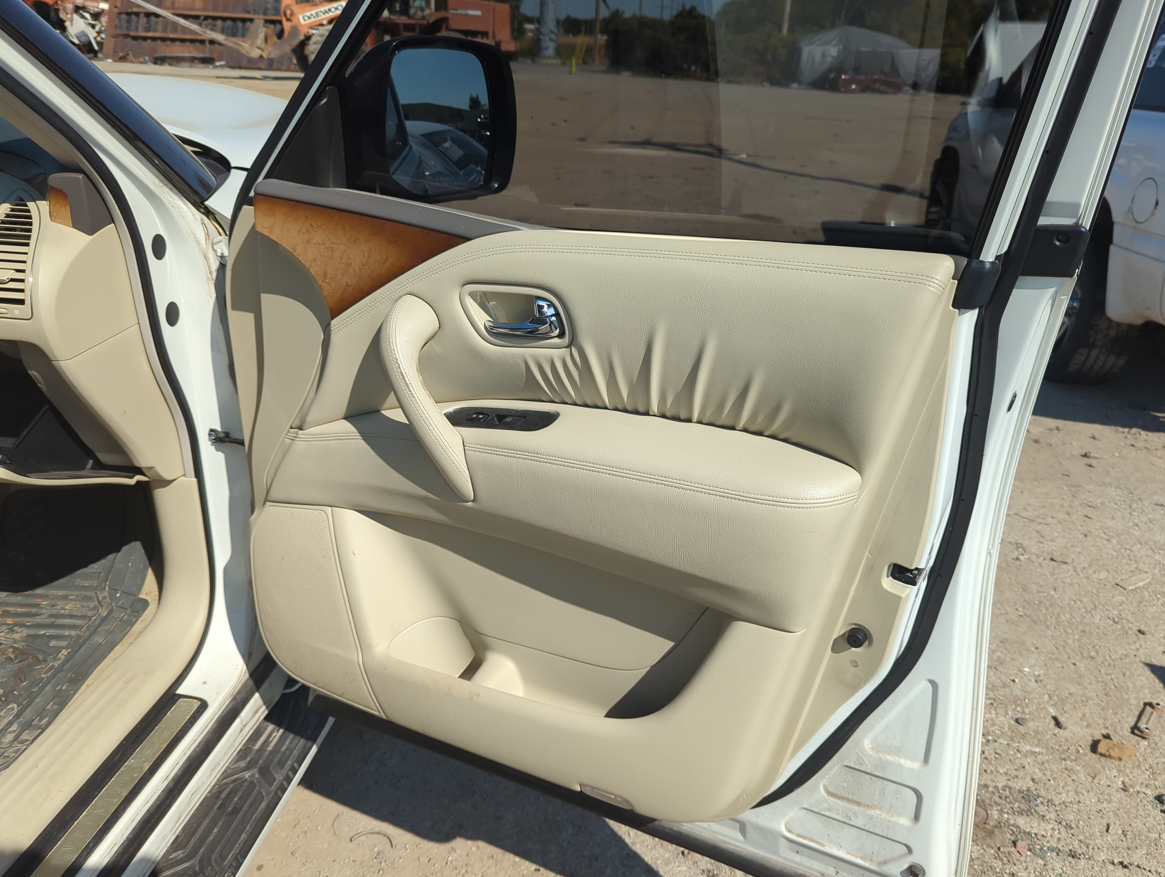 2011 Infiniti Qx56 Front Right Passenger Interior Door Panel Trim 1149634 - Oemusedautoparts1.com