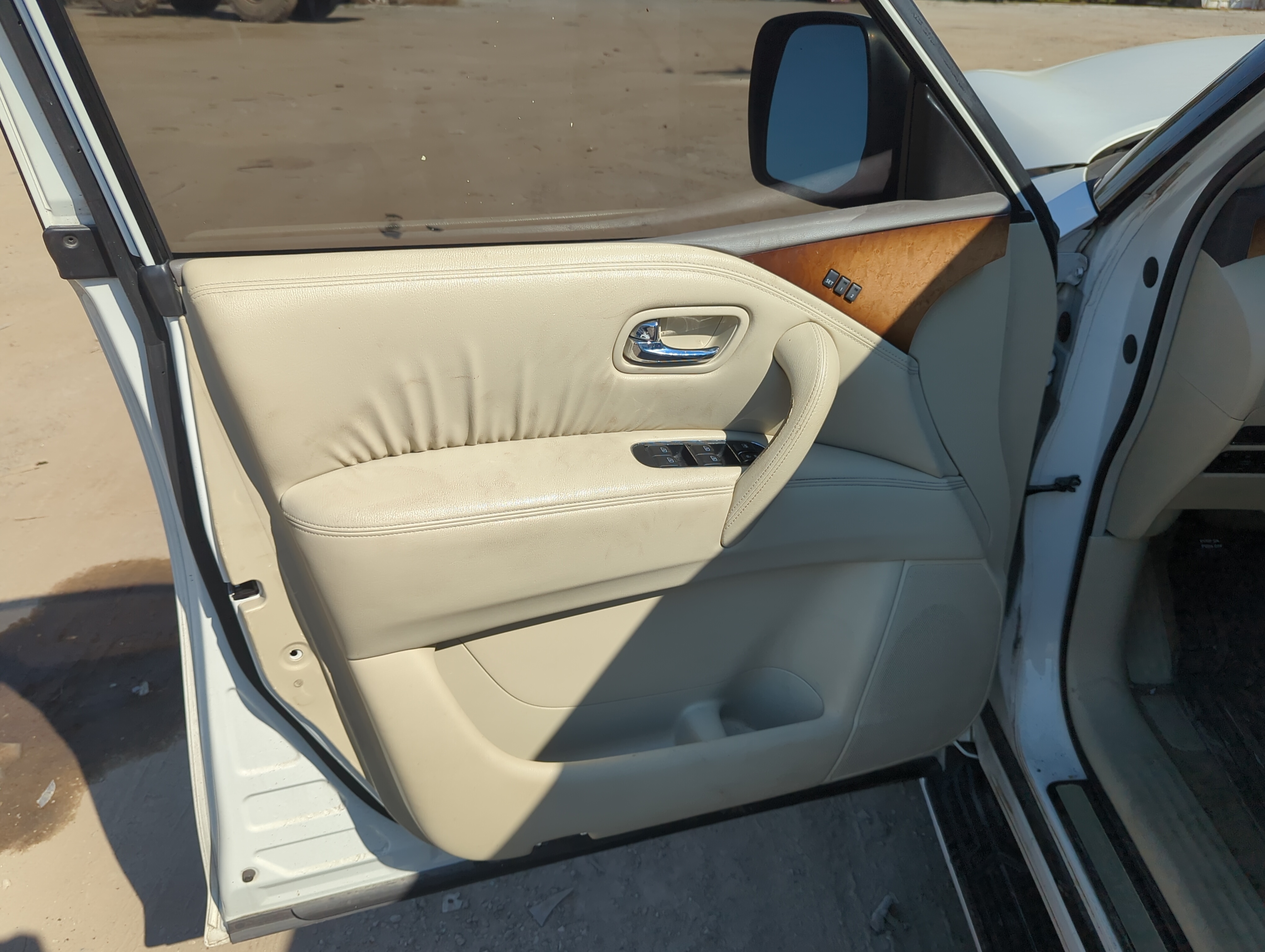 2011 Infiniti Qx56 Front Left Driver Interior Door Panel Trim 1149635 - Oemusedautoparts1.com