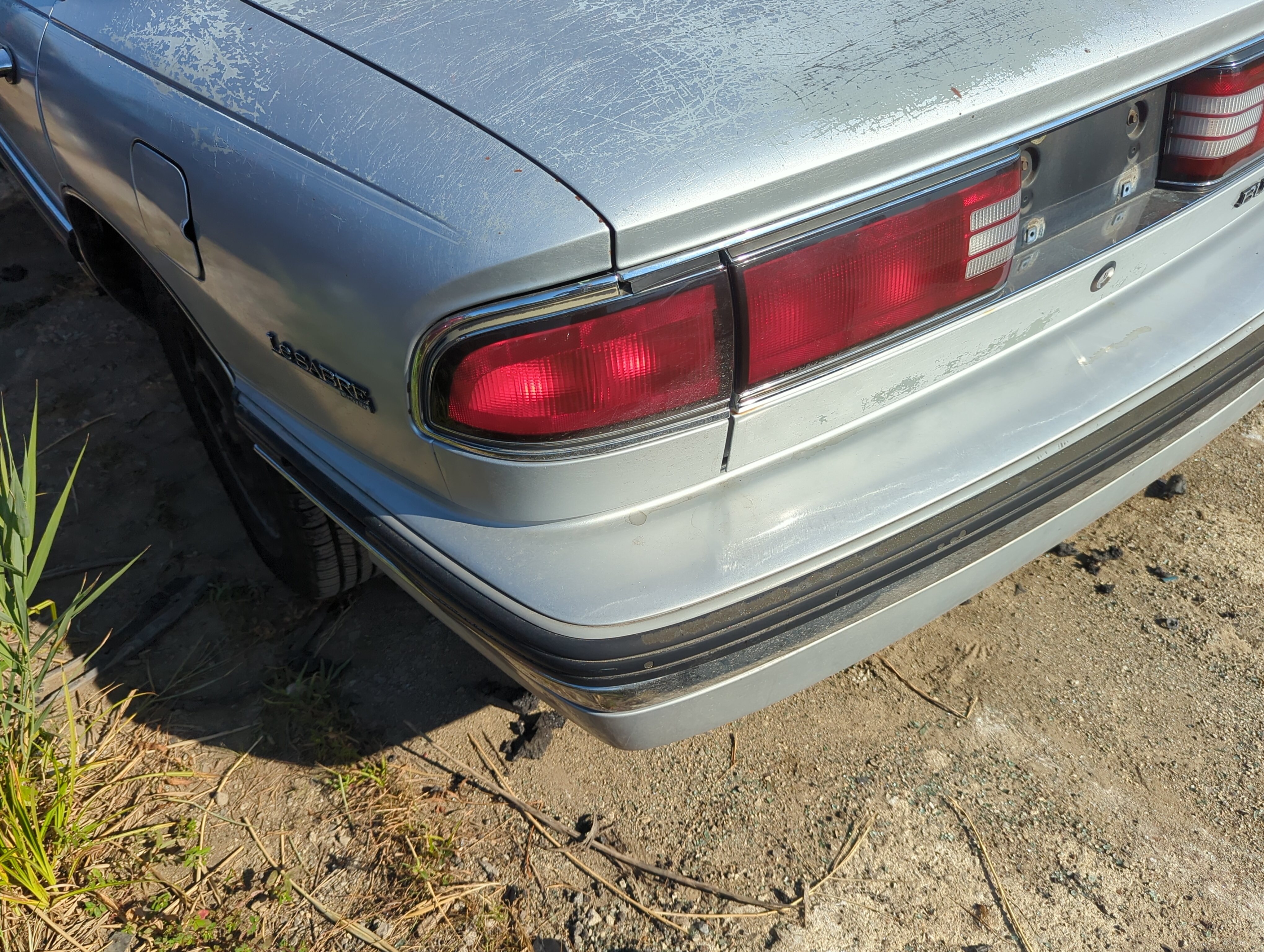 1992 Buick Lesabre Rear Bumper Assembly Oem 1150339 - Oemusedautoparts1.com