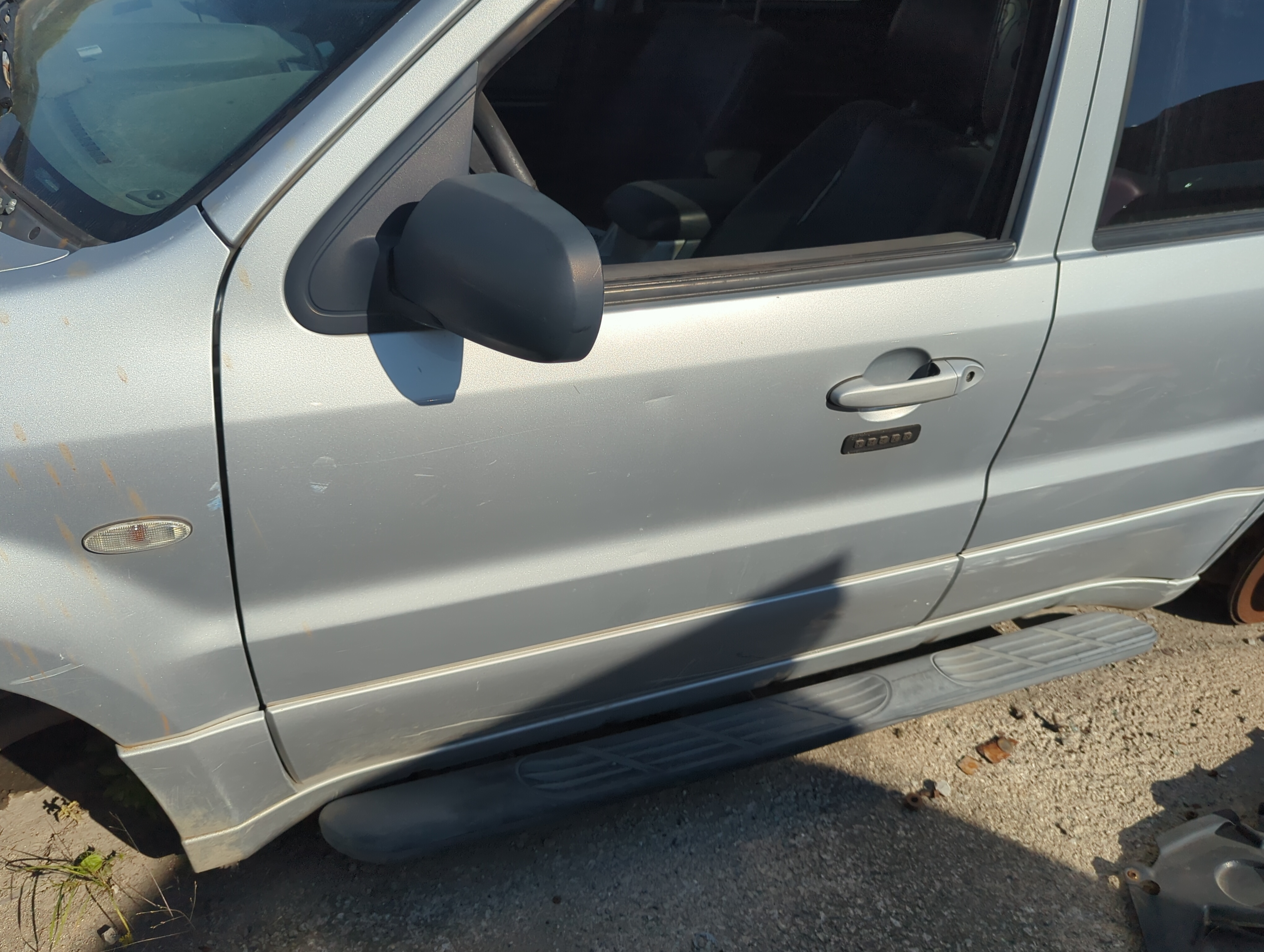 Picture of 2005-2007 Mercury Mariner Driver Front Door Oem 1150471
