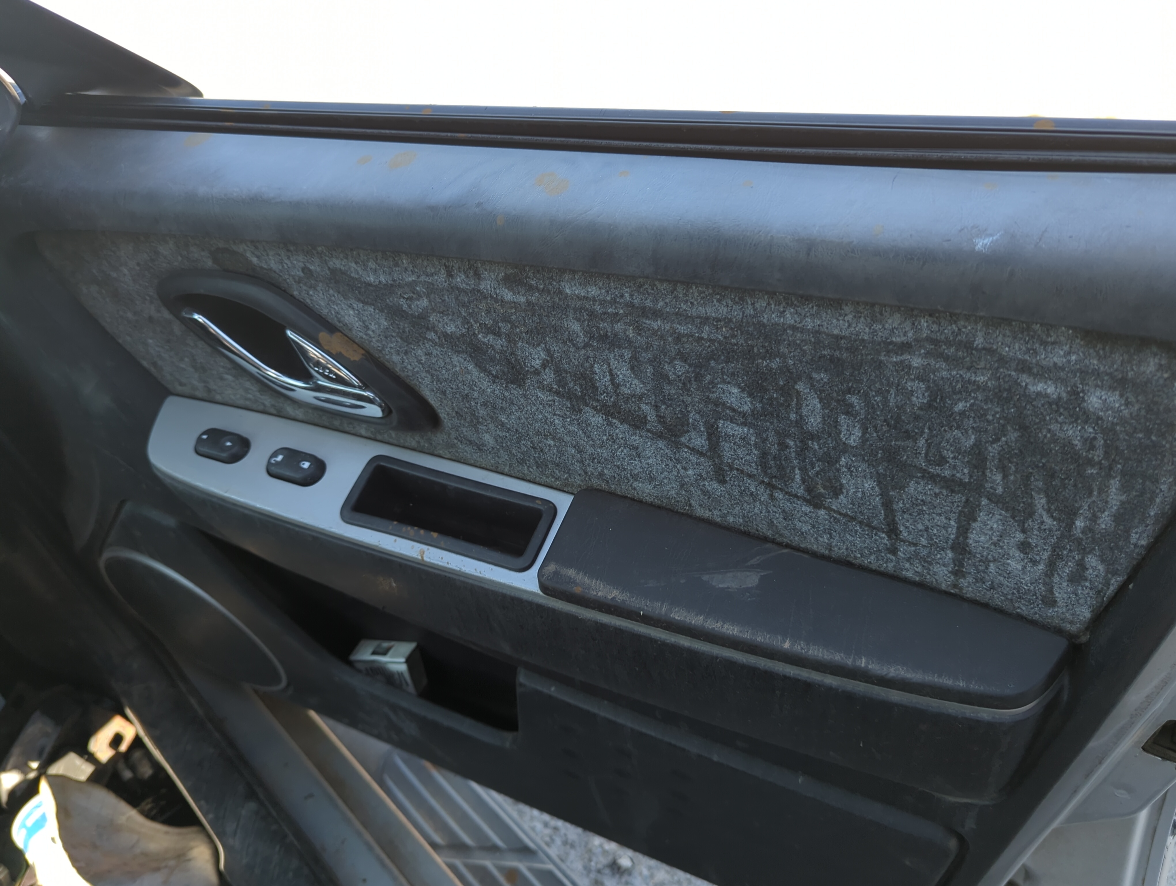 Picture of 2006 Mercury Mariner Front Right Passenger Interior Door Panel Trim 1150572
