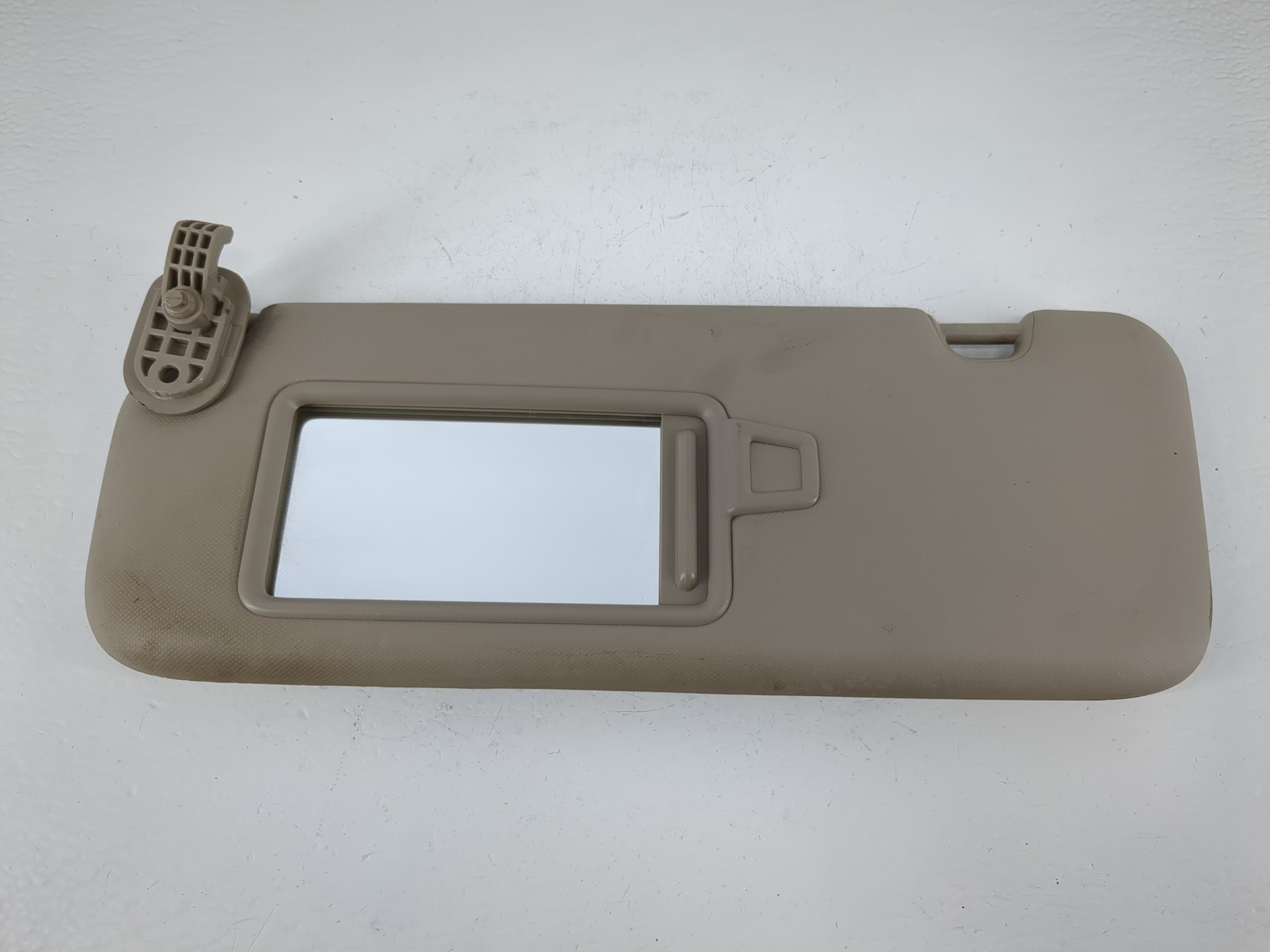 Picture of 2017-2020 Hyundai Elantra Passenger Sun Visor Mirror Right Sunvisor 1150592