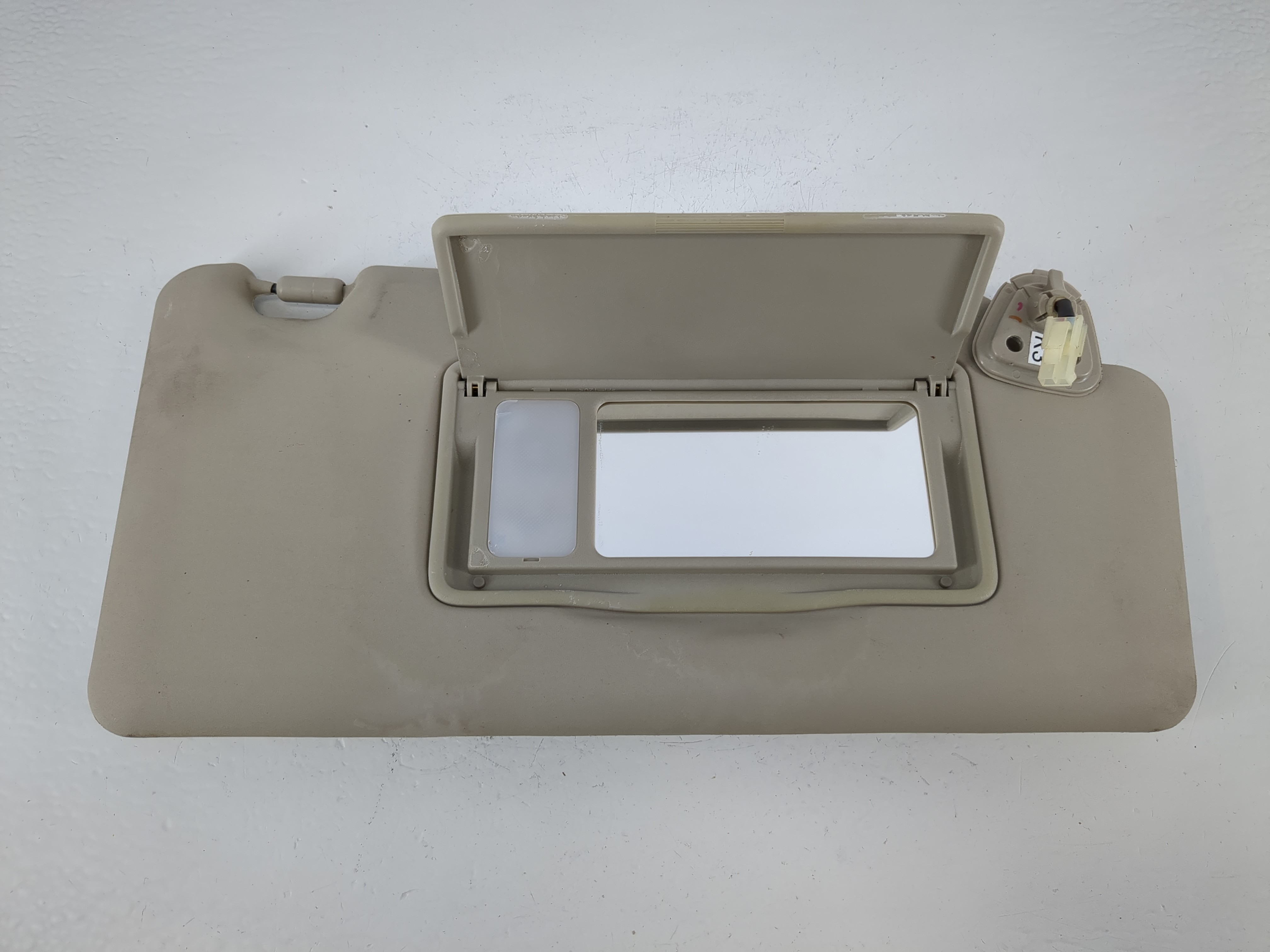 2008-2015 Nissan Rogue Passenger Sun Visor Mirror Right Sunvisor Tan 1150597 - Oemusedautoparts1.com