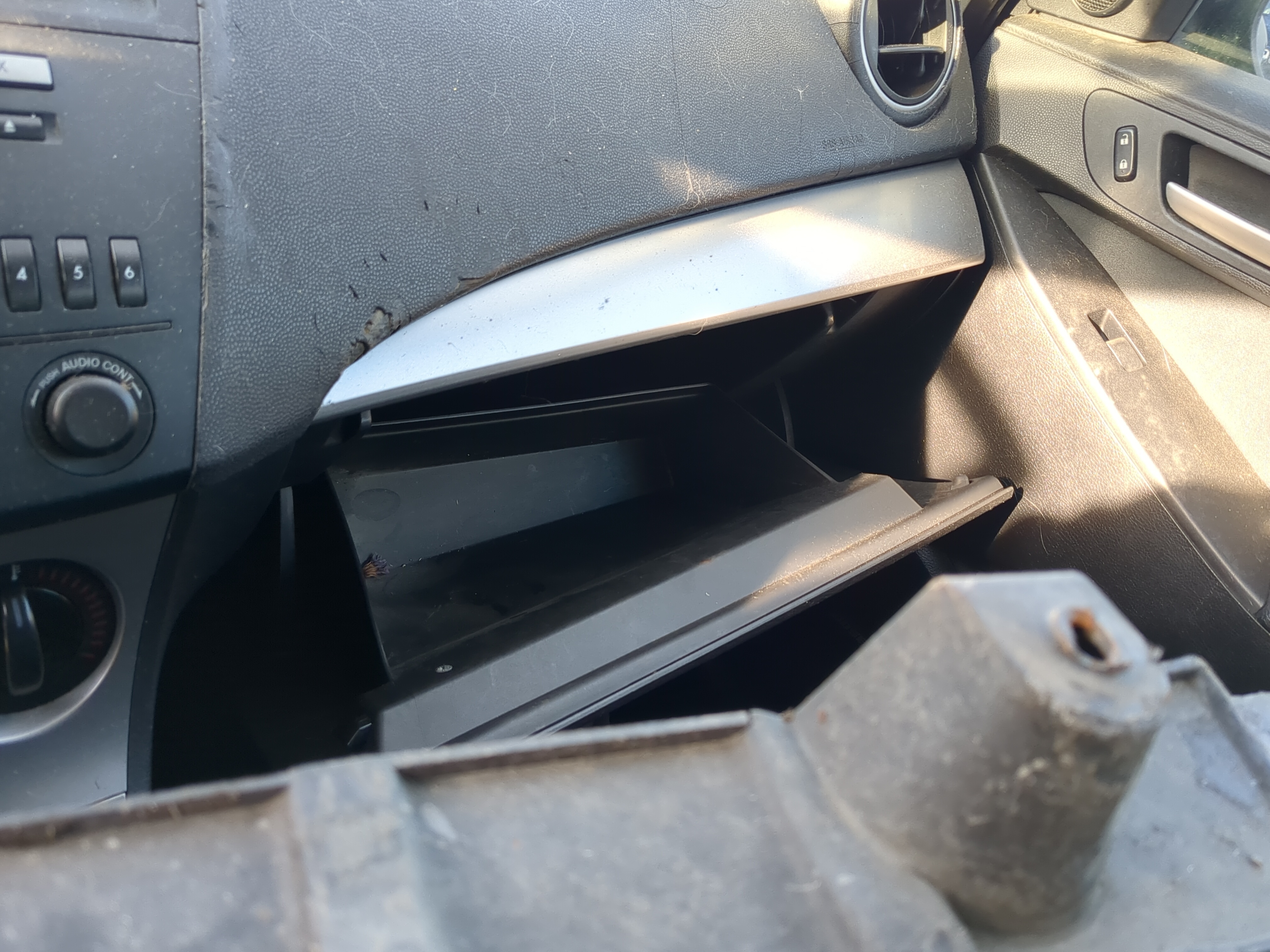2010 Mazda 3 Passenger Glove Box Door Storage Compartment 1150732 - Oemusedautoparts1.com