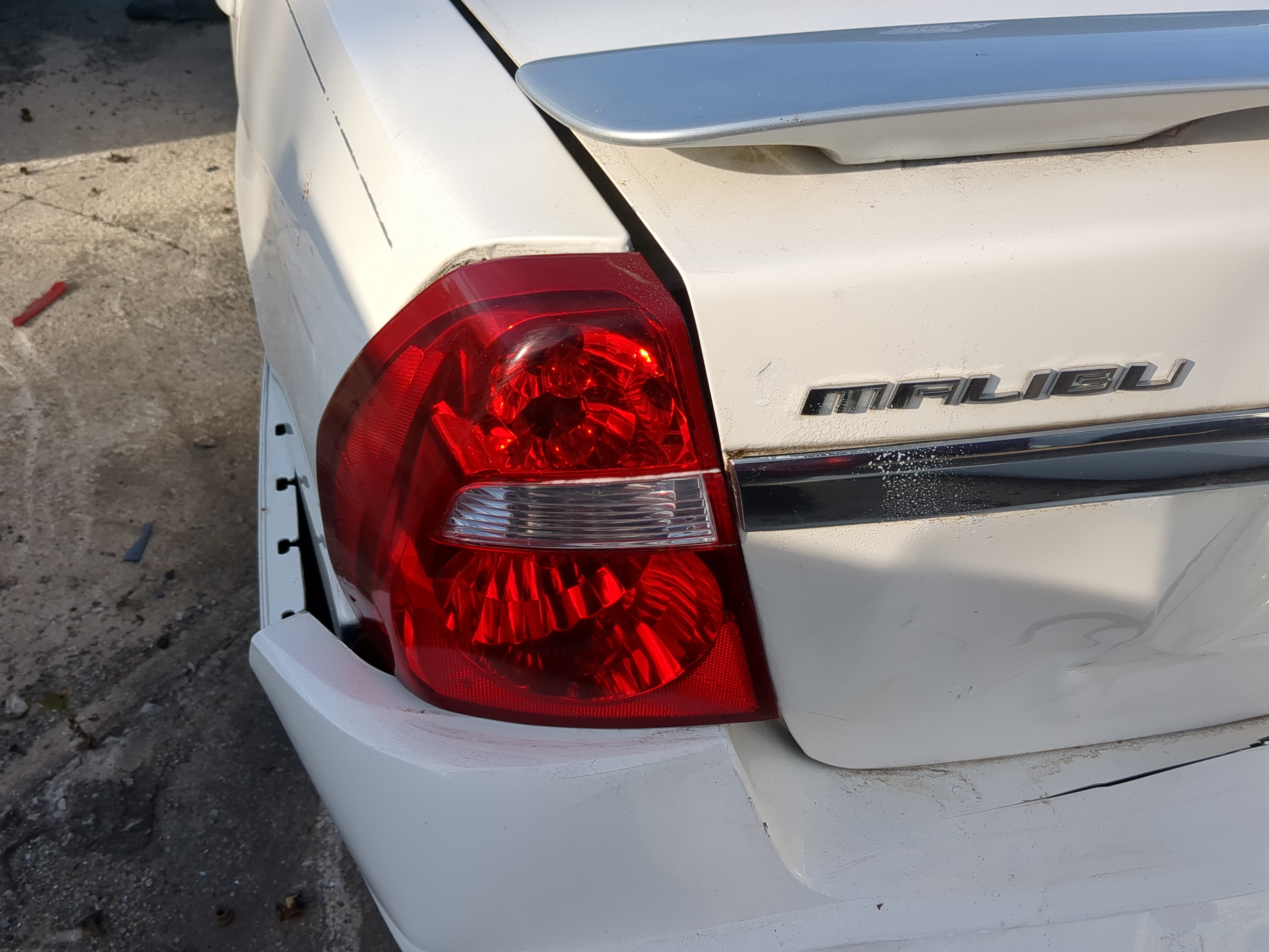 Picture of 2004-2008 Chevrolet Malibu Driver Left Side Tail Light Taillight Oem 1150874