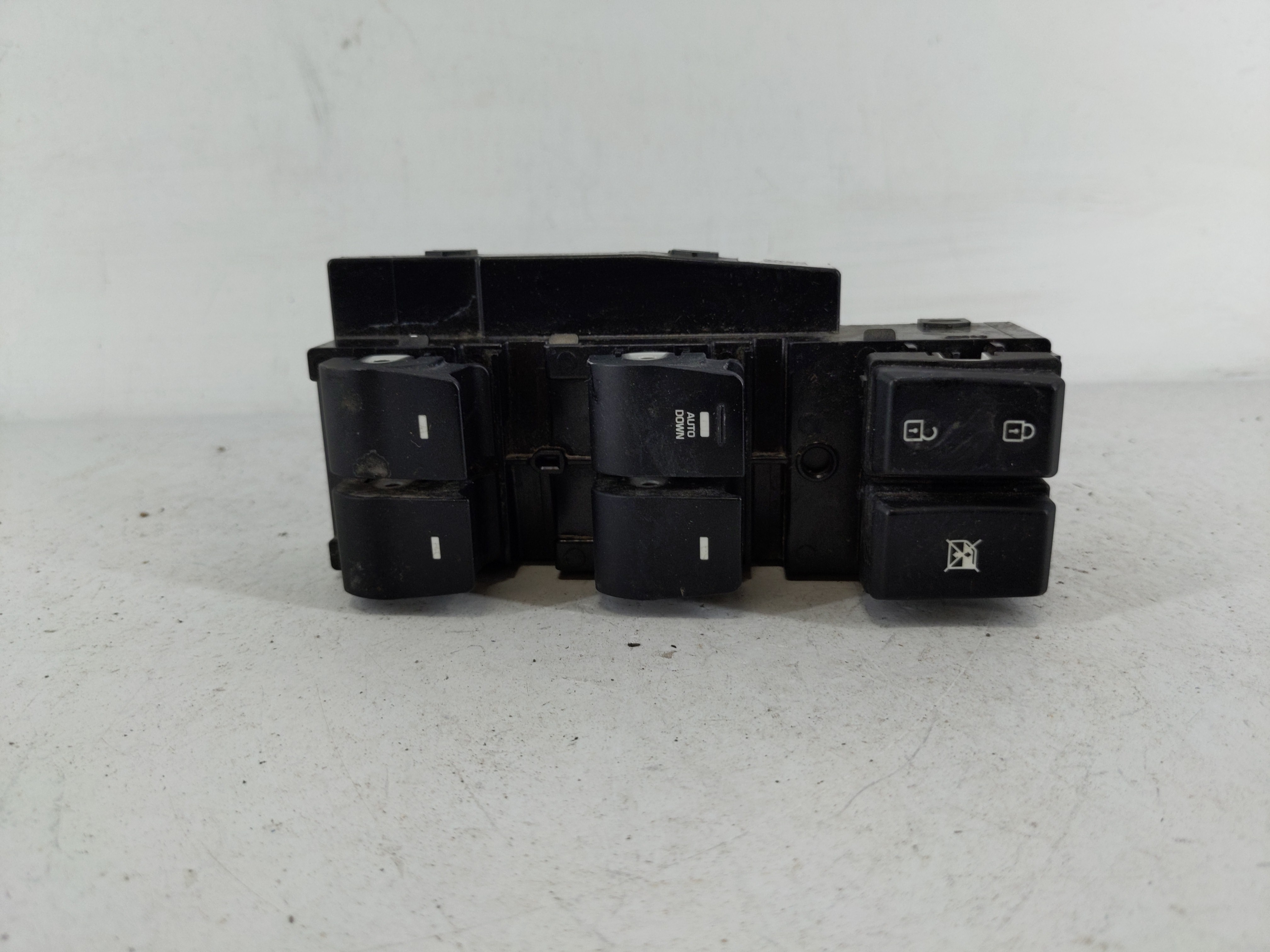 2017-2020 Hyundai Elantra Driver Left Door Master Power Window Switch 1150992 - Oemusedautoparts1.com
