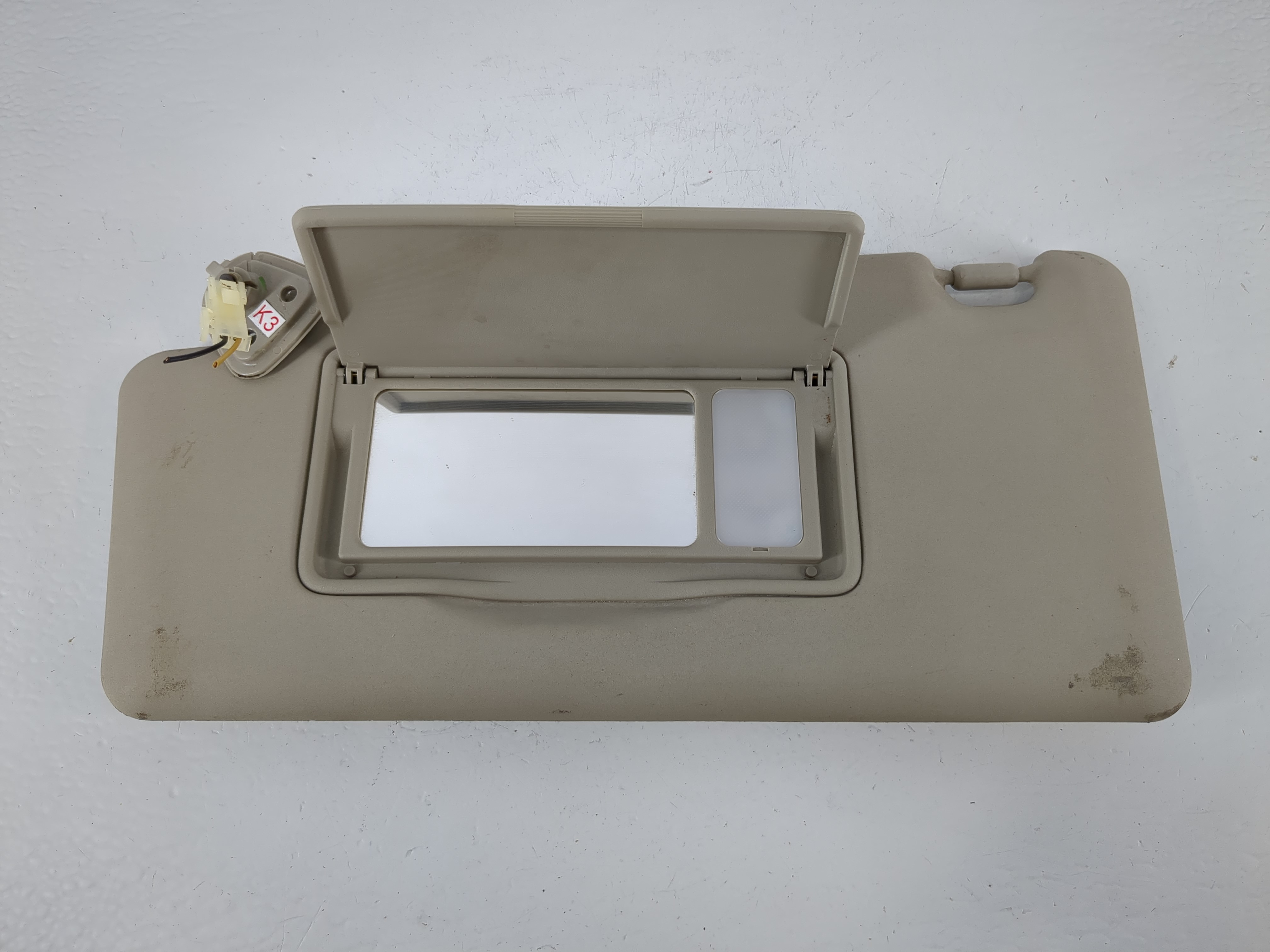2011-2015 Nissan Rogue Driver Sun Visor Mirror Left Sunvisor Tan 1151040 - Oemusedautoparts1.com