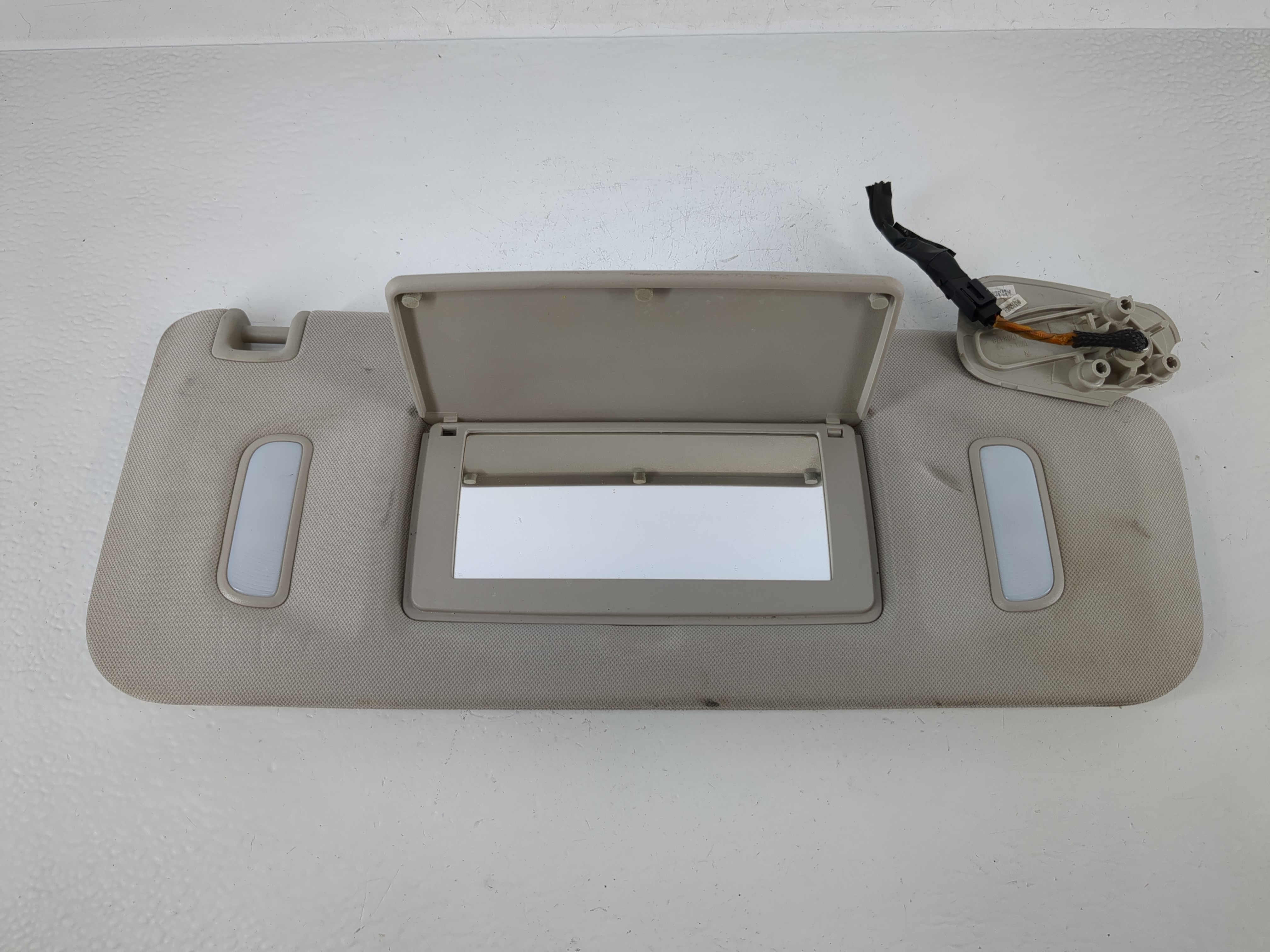 2007 Cadillac Escalade Esv Passenger Sun Visor Mirror Right Sunvisor 1151043 - Oemusedautoparts1.com