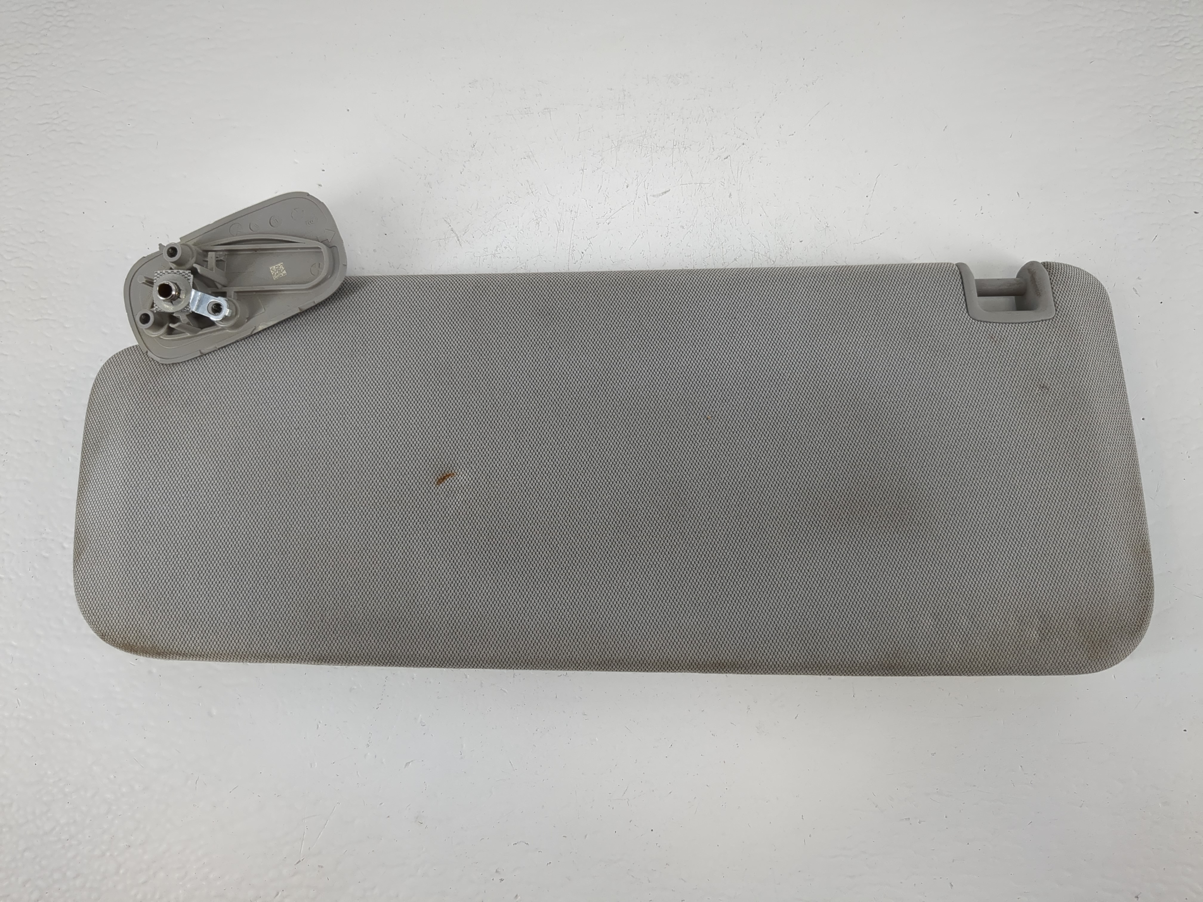 2015-2018 Chevrolet Silverado 2500 Driver Sun Visor Mirror Left Sunvisor 1151045 - Oemusedautoparts1.com