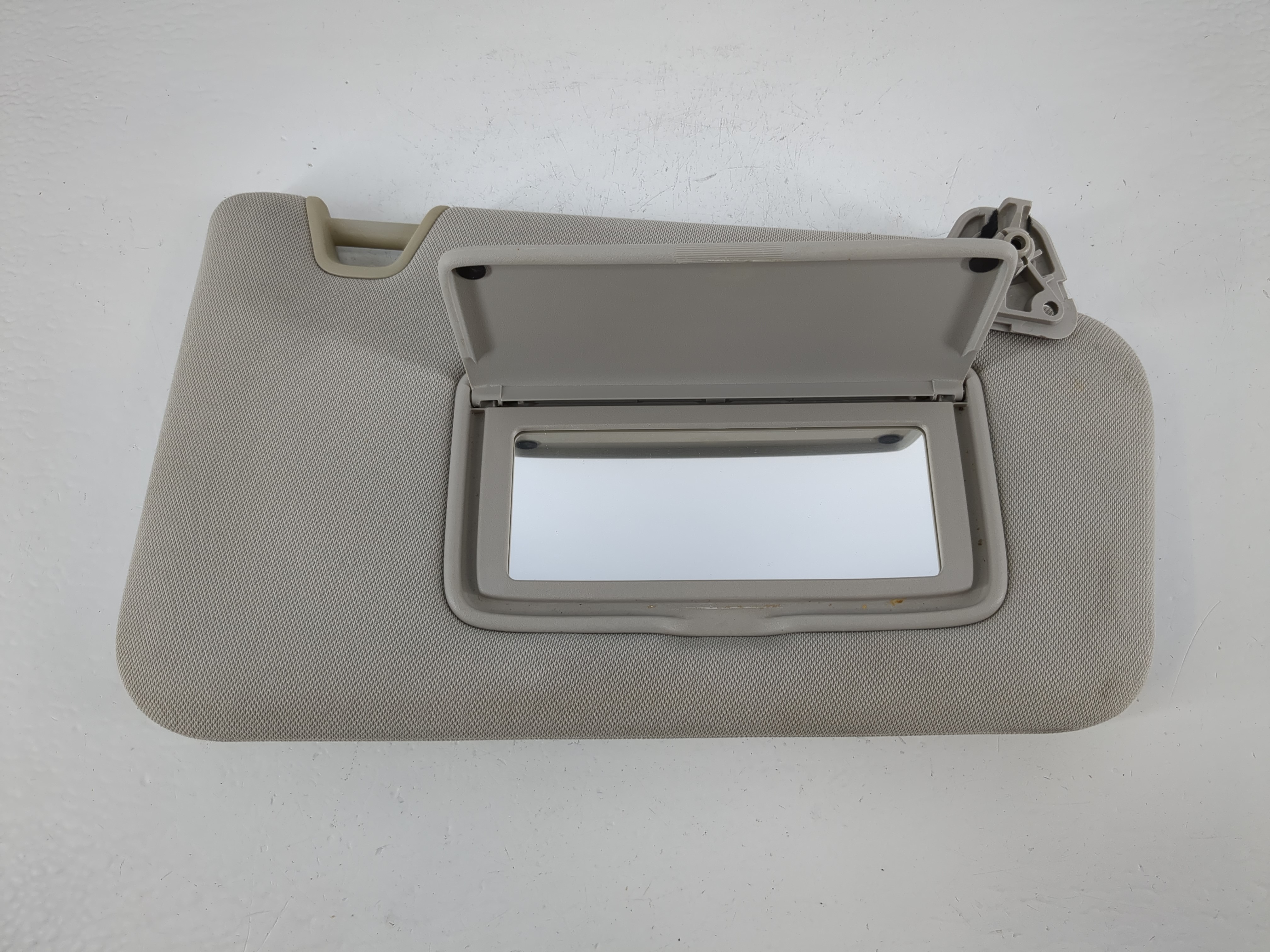 2014-2014 Nissan Juke Passenger Sun Visor Mirror Right Sunvisor Gray 1151063 - Oemusedautoparts1.com