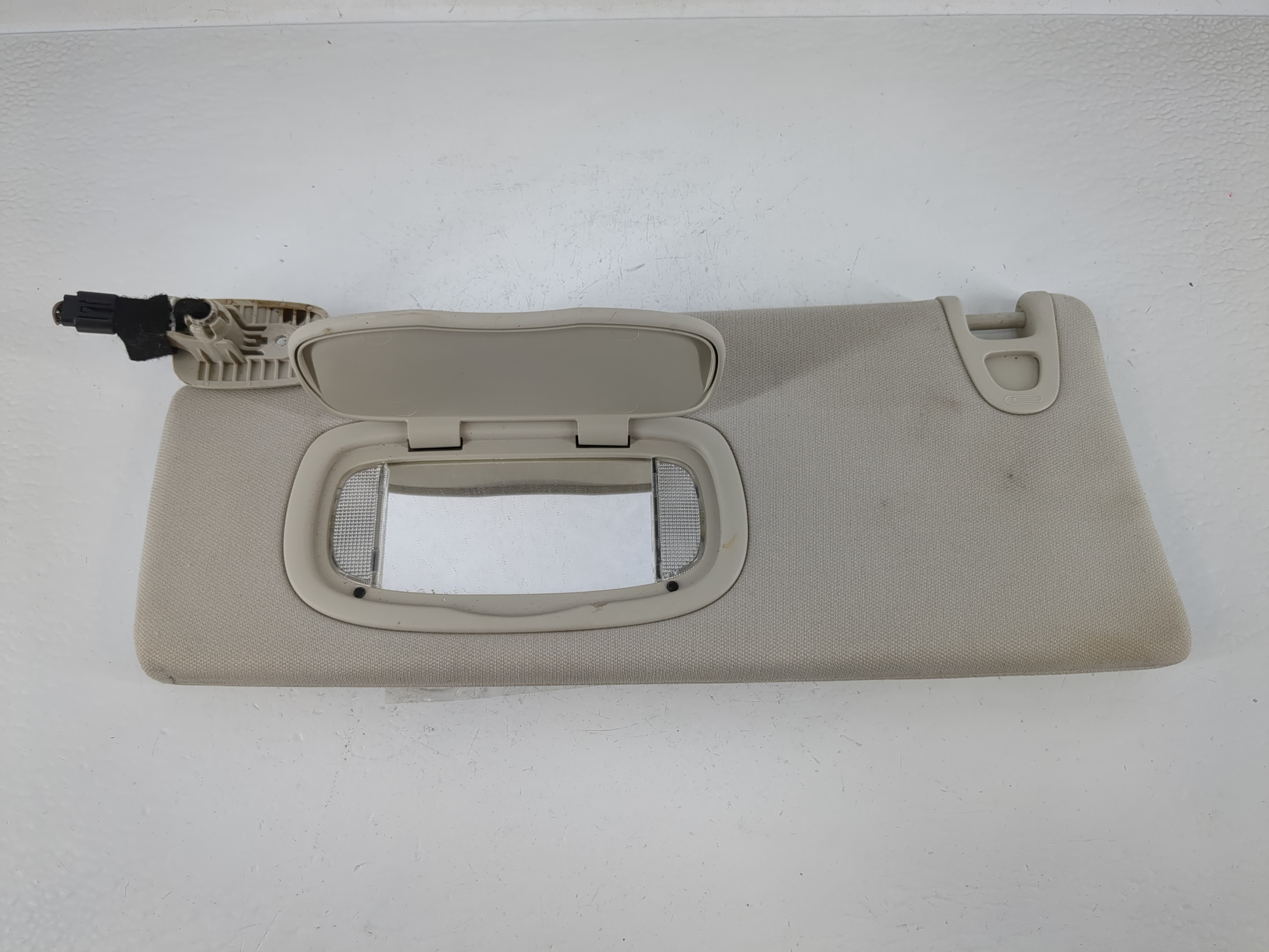 2014-2018 Jeep Cherokee Driver Sun Visor Mirror Left Sunvisor Gray 1151064 - Oemusedautoparts1.com