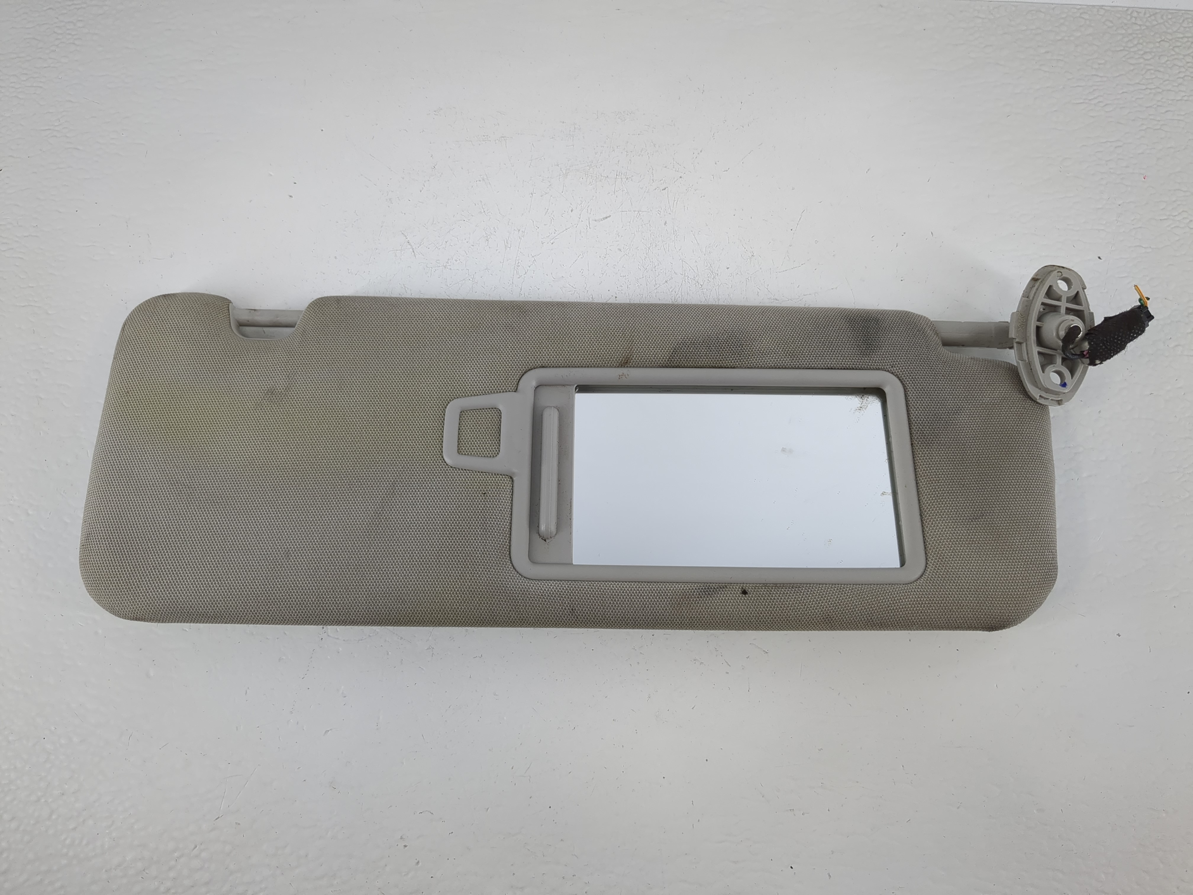 2016-2020 Kia Sorento Passenger Sun Visor Mirror Right Sunvisor Gray 1151067 - Oemusedautoparts1.com