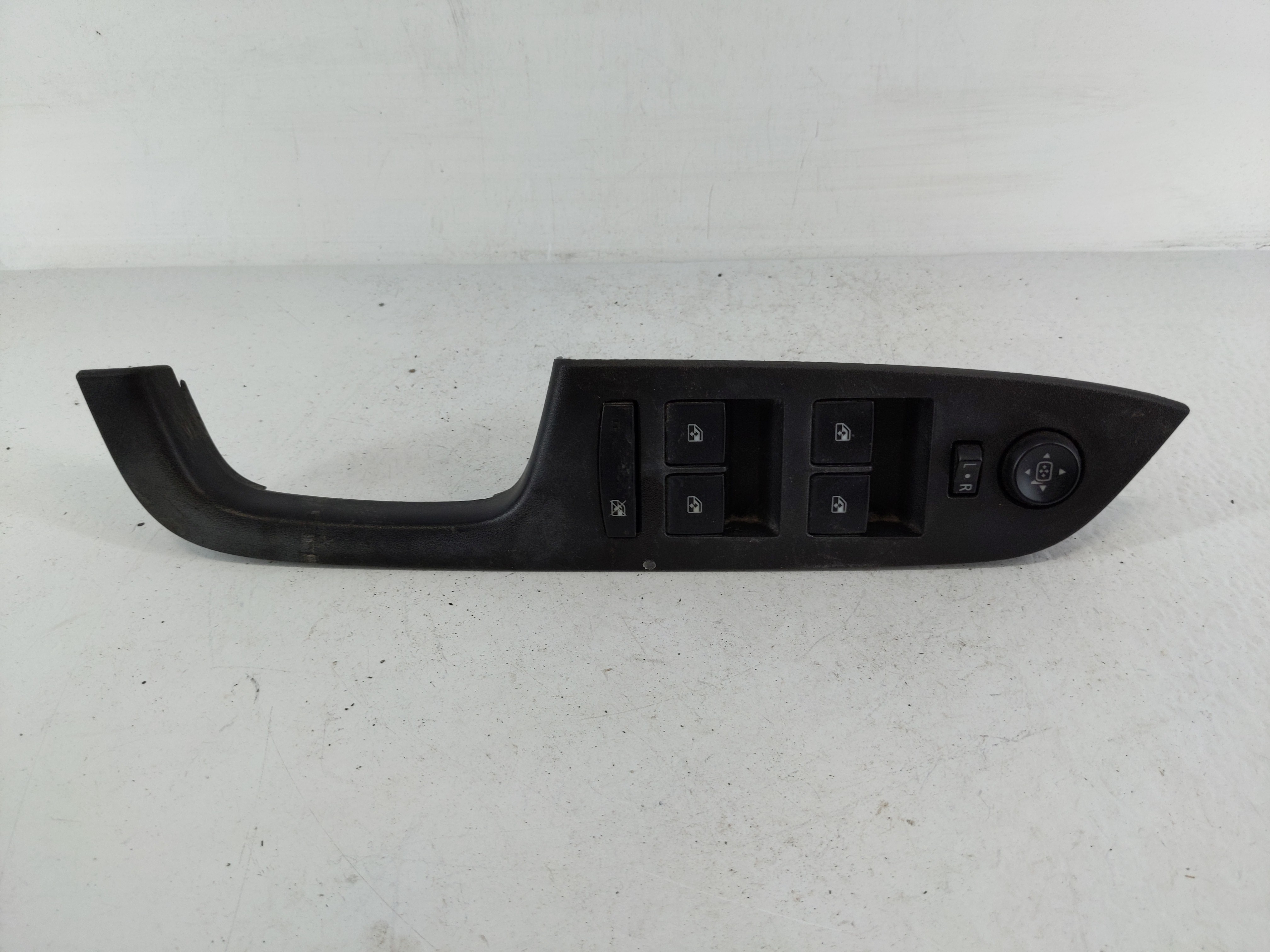 2010-2017 Chevrolet Equinox Driver Left Door Master Power Window Switch 1151684 - Oemusedautoparts1.com