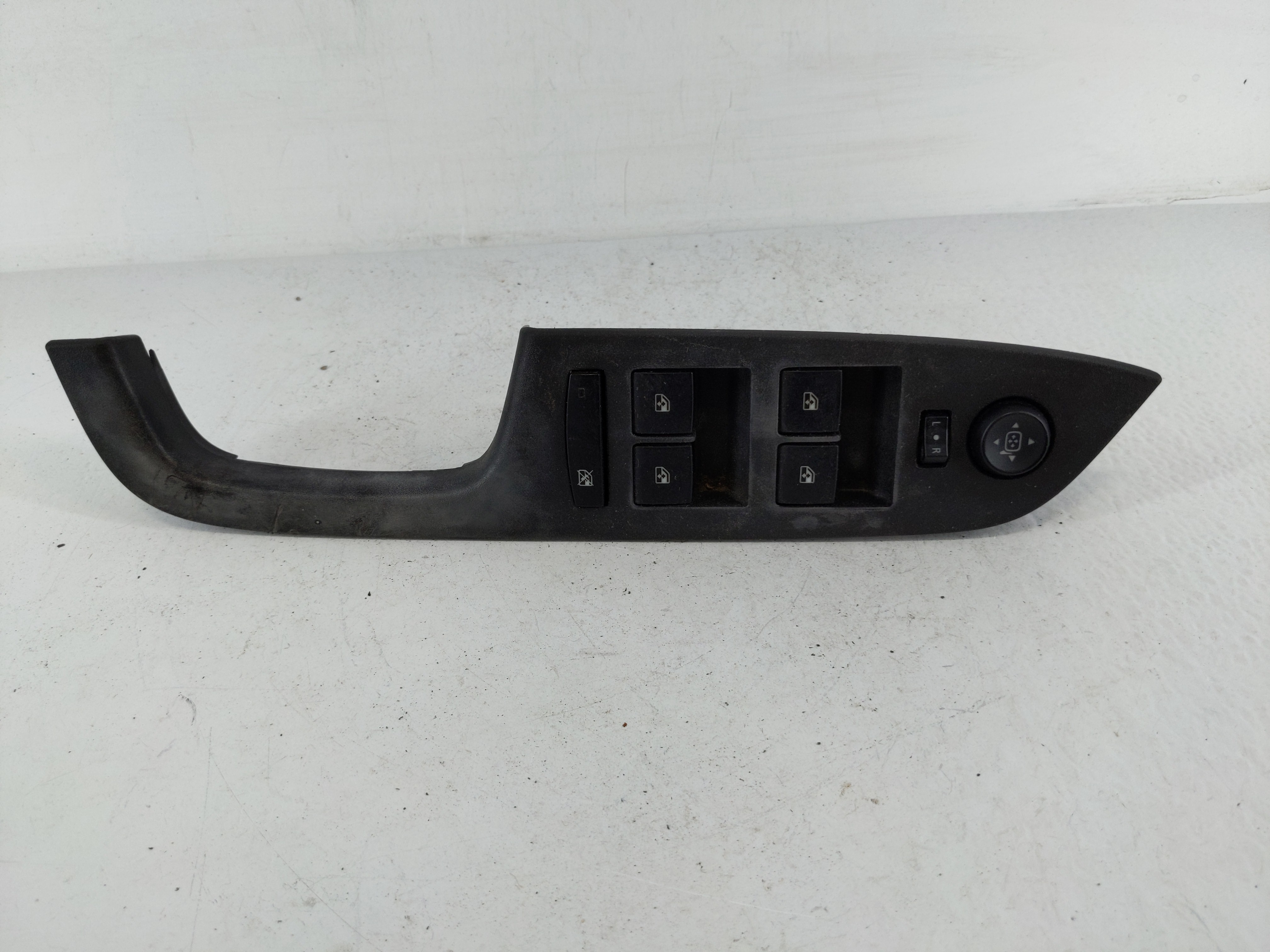 2010-2017 Gmc Terrain Driver Left Door Master Power Window Switch 1151692 - Oemusedautoparts1.com
