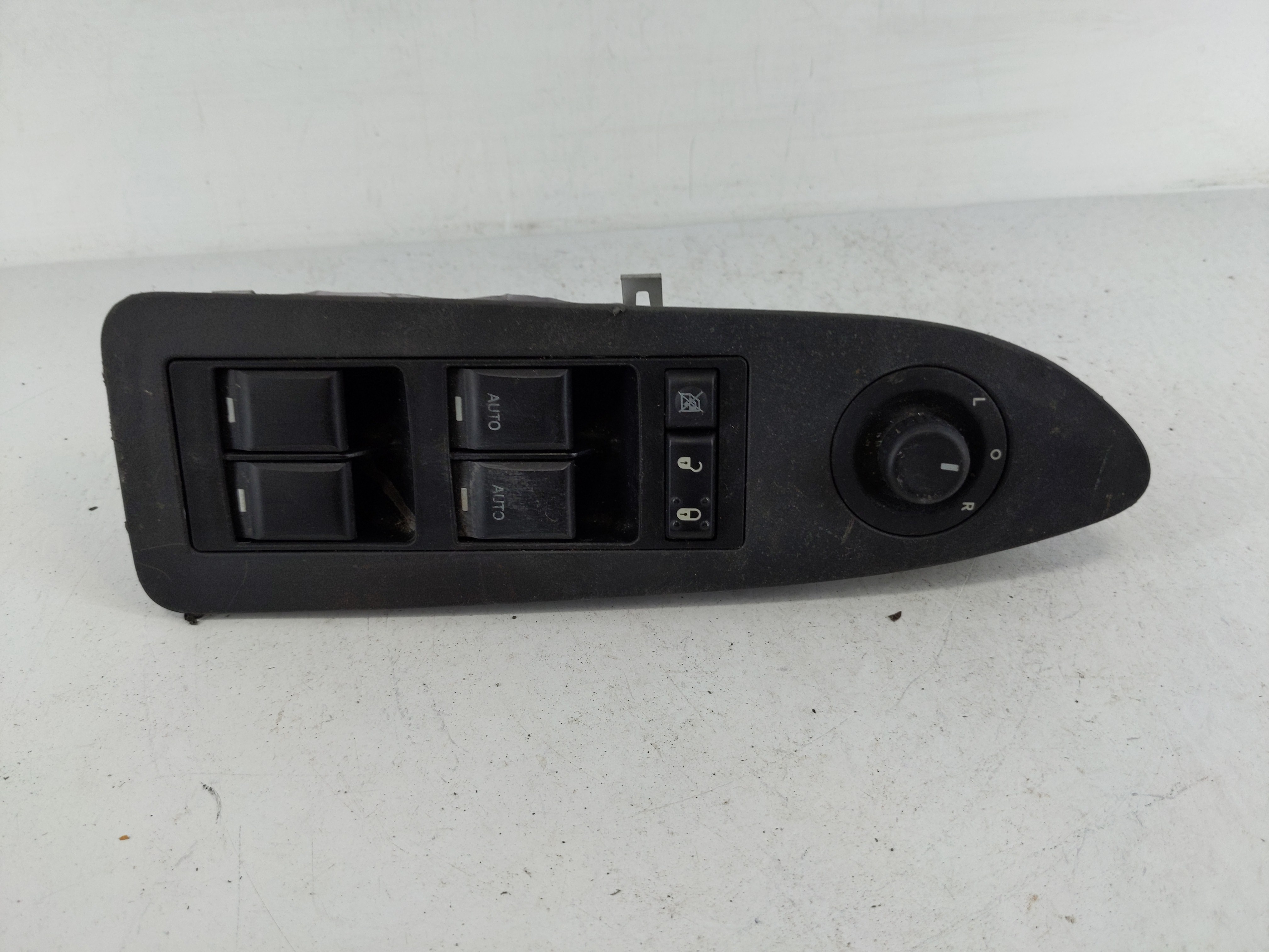 Chrysler Chrysler R/t Driver Left Door Master Power Window Switch 1151709 - Oemusedautoparts1.com