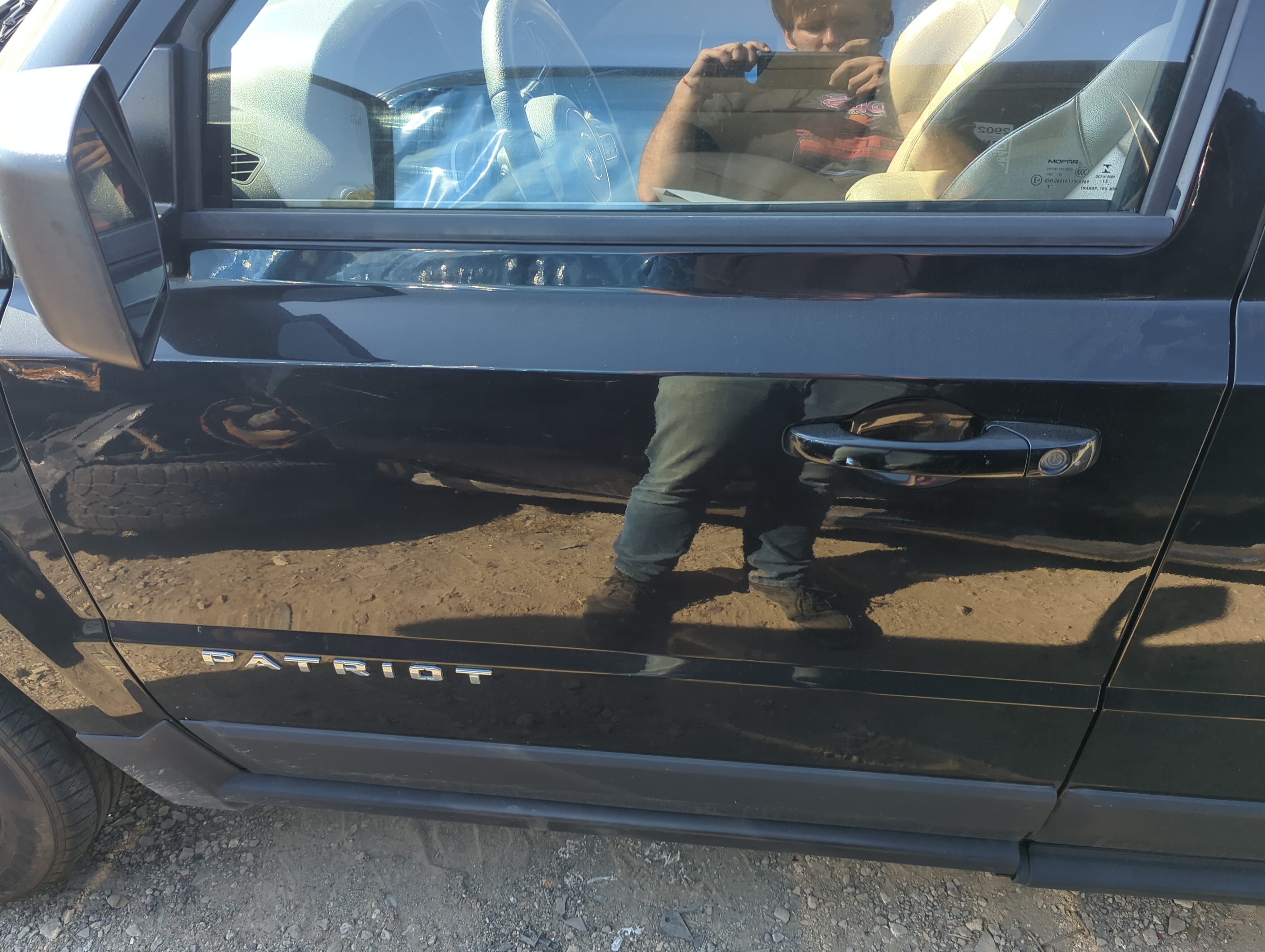 Picture of 2011-2017 Jeep Patriot Driver Front Door Oem 1151971