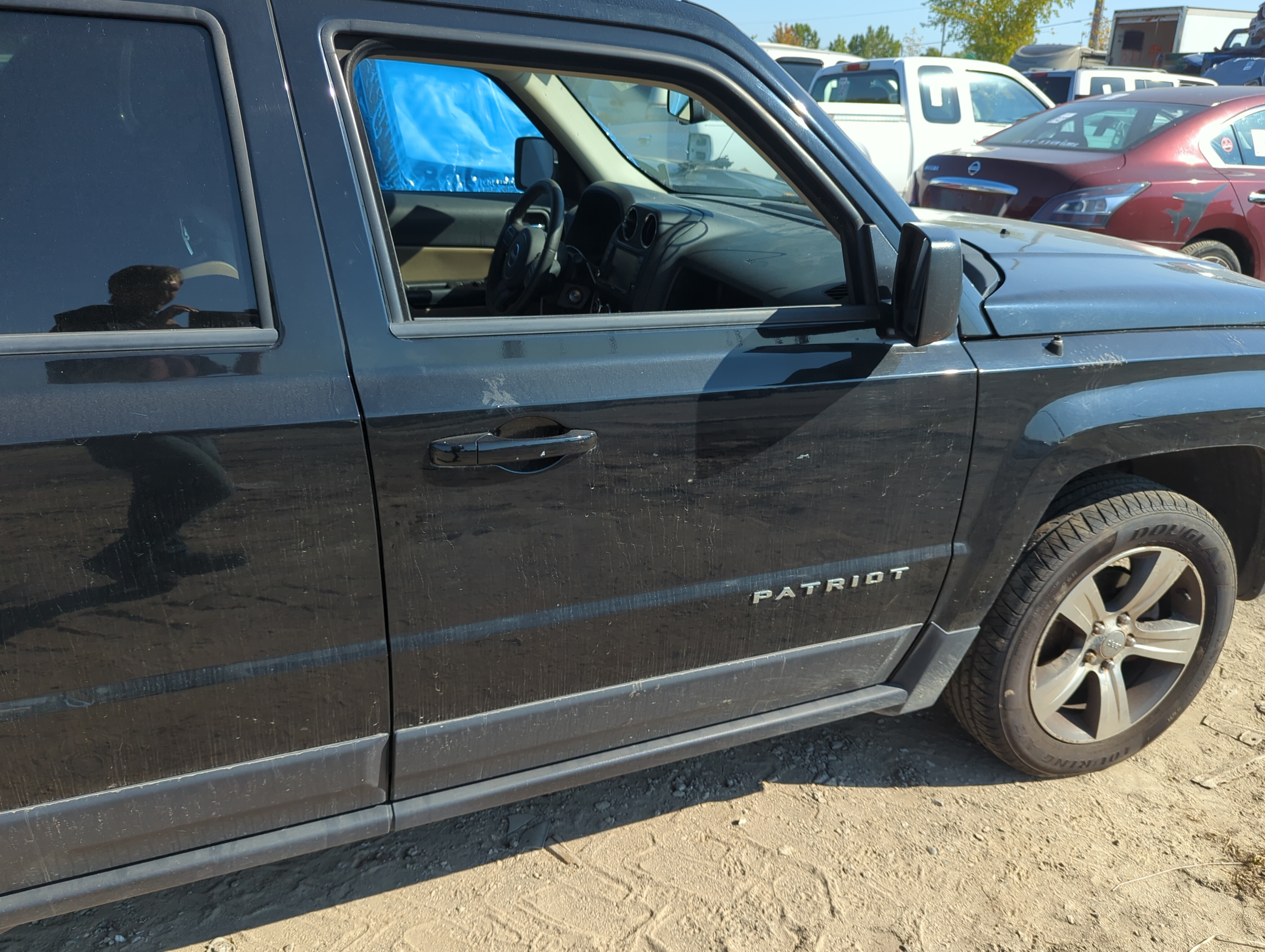 Picture of 2011-2017 Jeep Patriot Passenger Front Door Oem 1151972