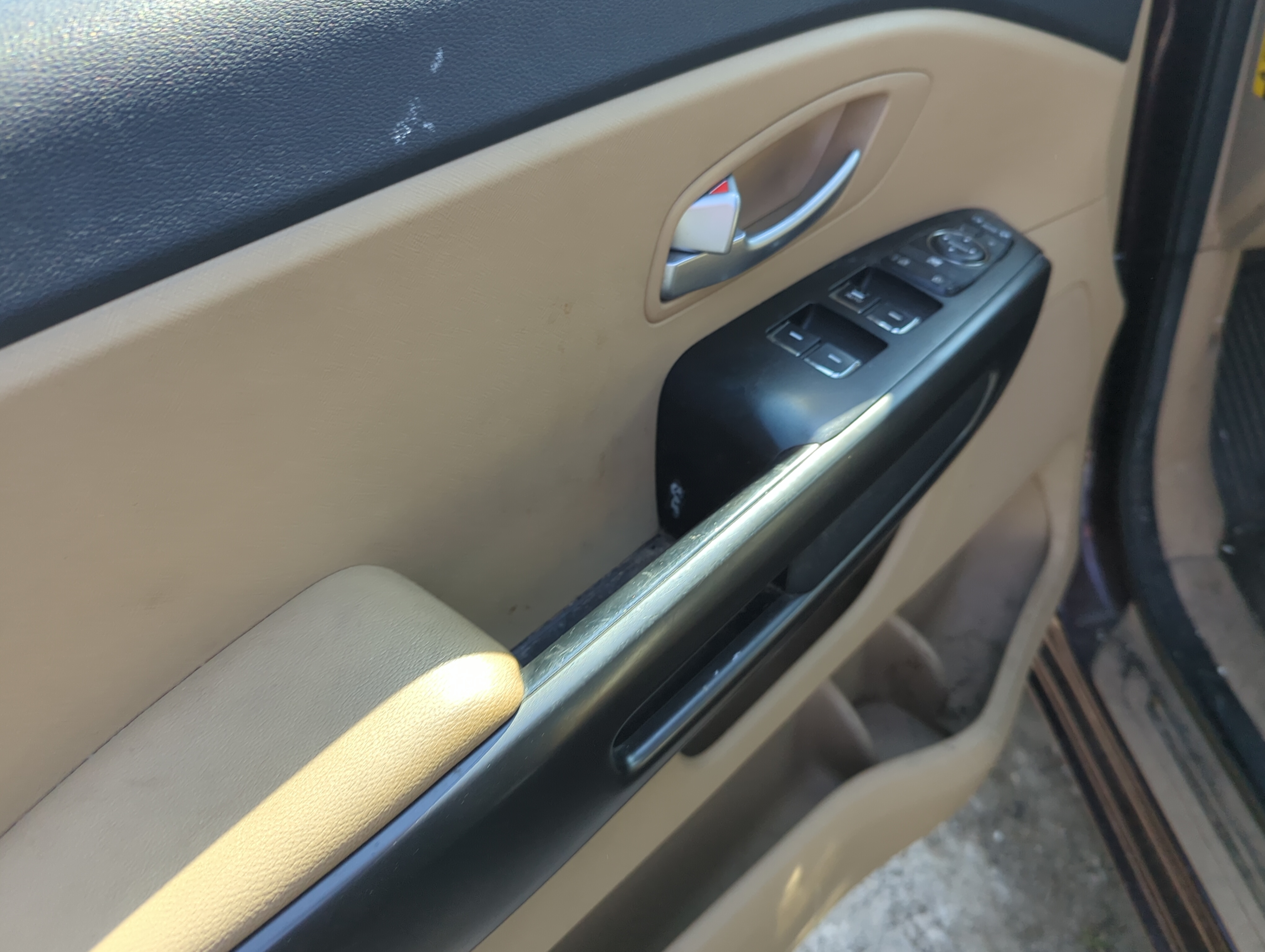 2015-2018 Kia Sedona Driver Left Door Master Power Window Switch 1152157 - Oemusedautoparts1.com