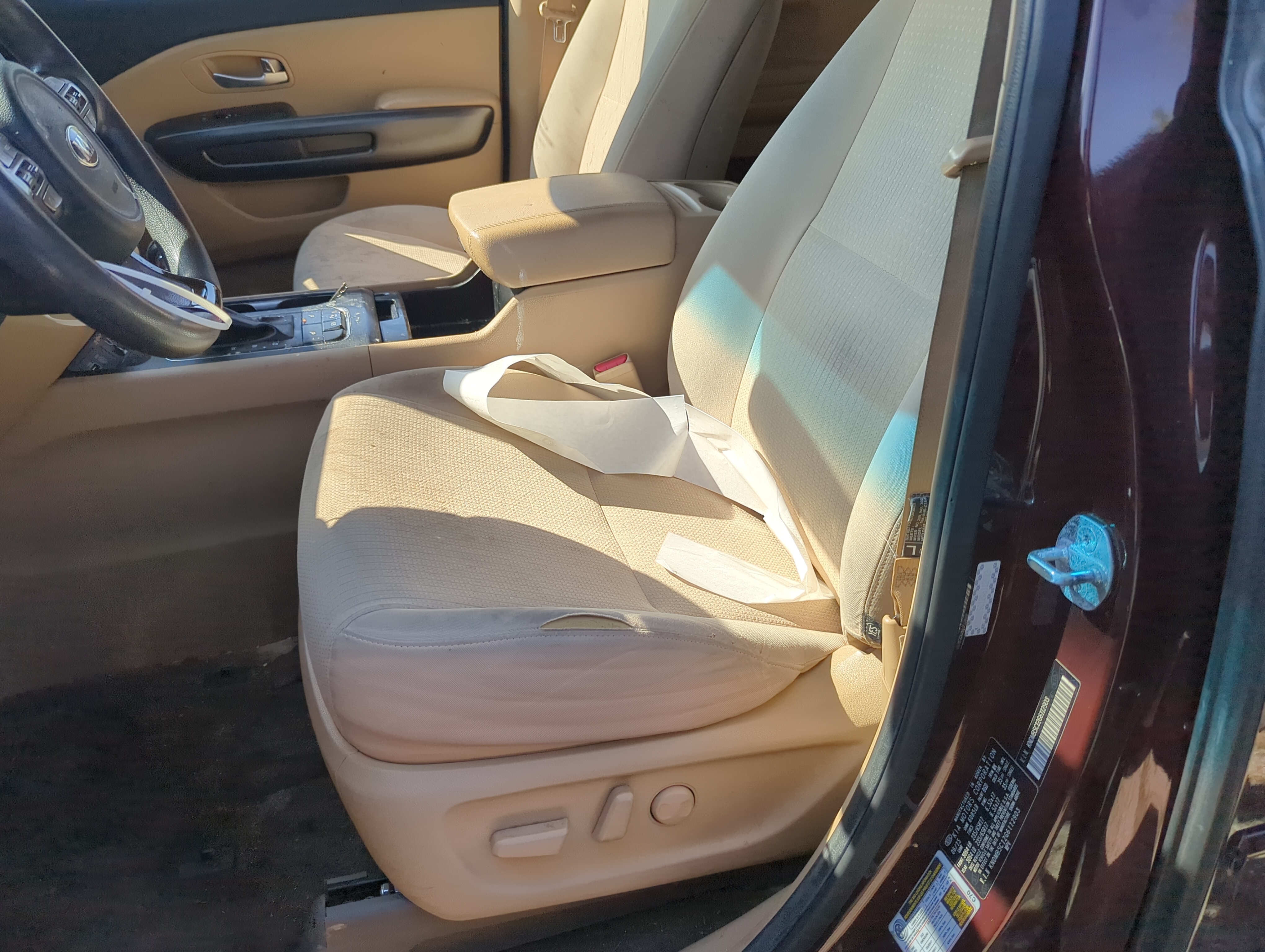 2015-2016 Kia Sedona Driver Front Seat Oem 1152213 - Oemusedautoparts1.com