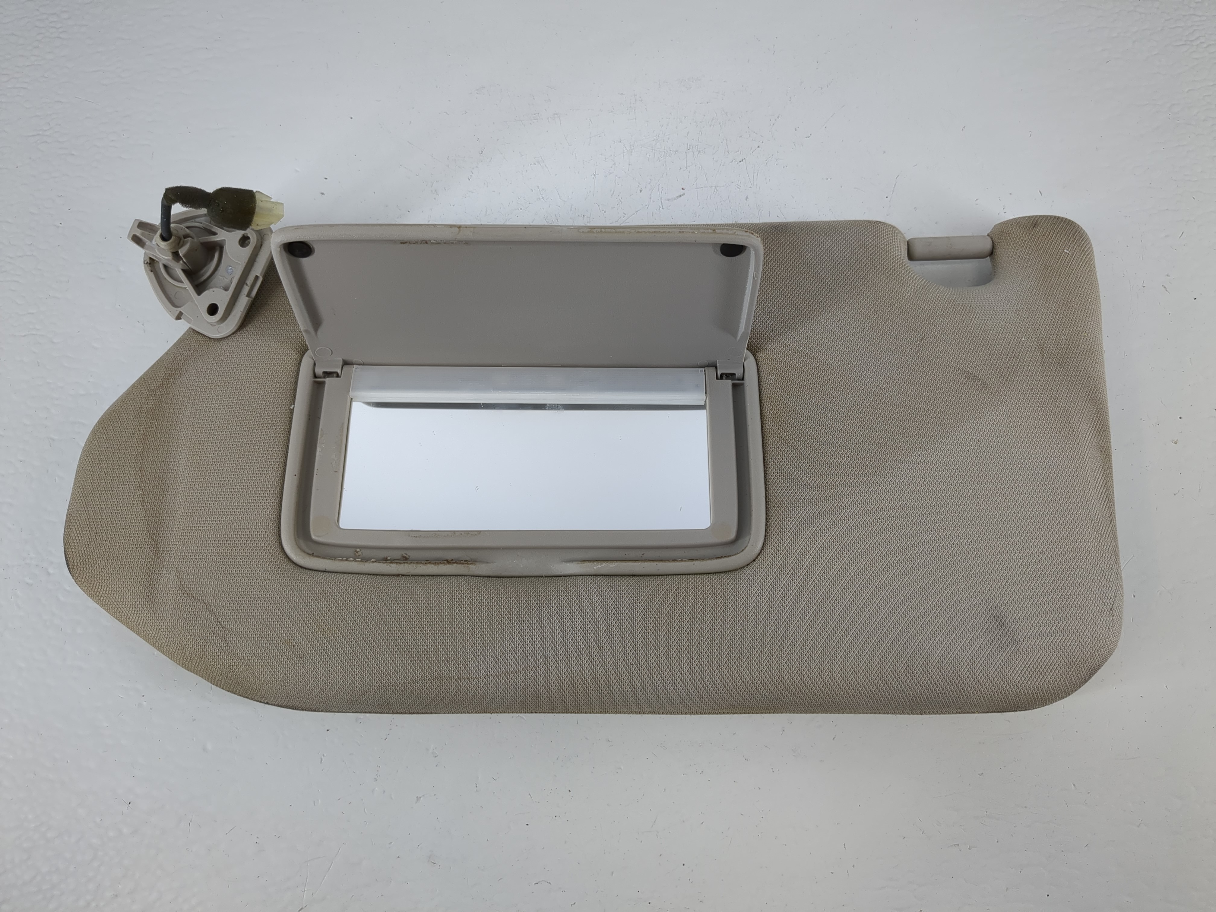 2013-2018 Nissan Pathfinder Driver Sun Visor Mirror Left Sunvisor Gray 1152320 - Oemusedautoparts1.com