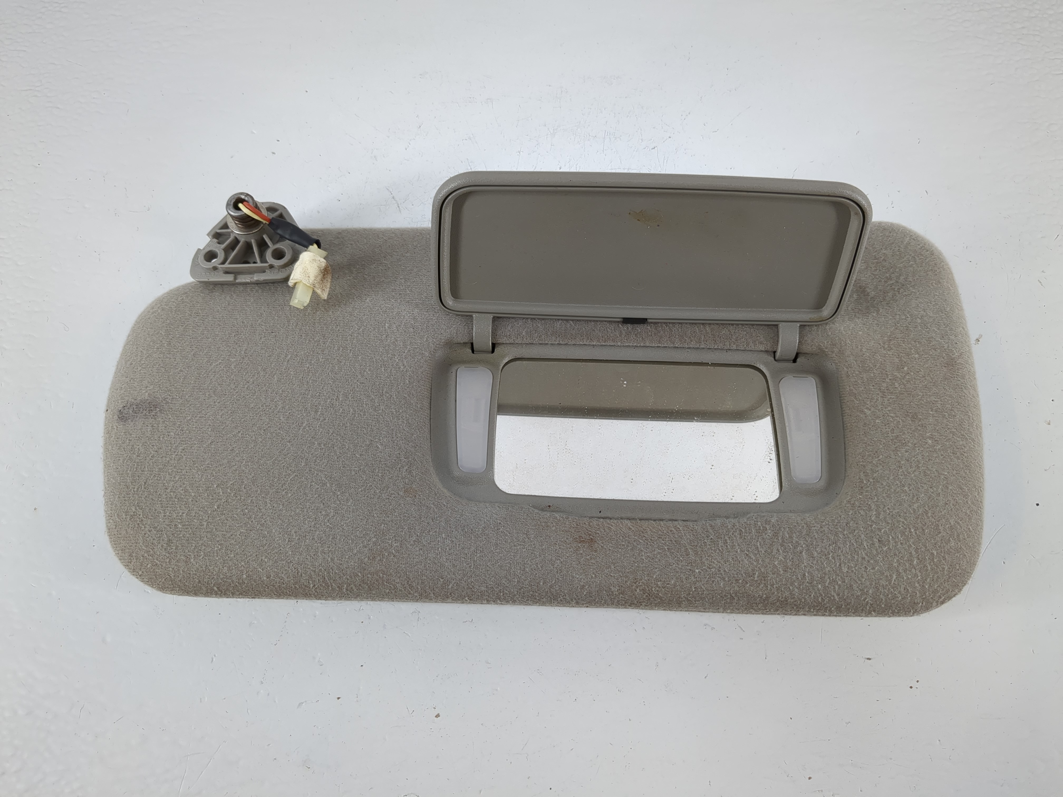 2003-2004 Infiniti I35 Driver Sun Visor Mirror Left Sunvisor Gray 1152322 - Oemusedautoparts1.com