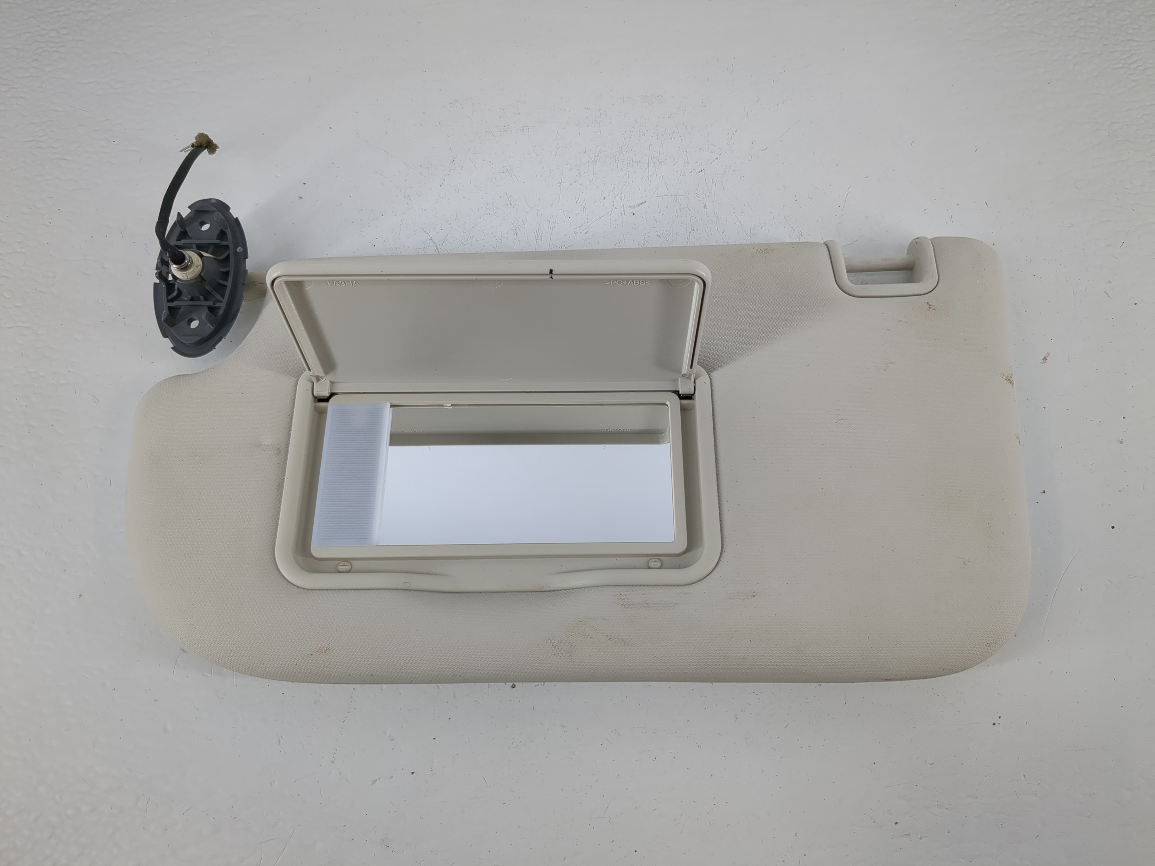 2013-2019 Ford Escape Driver Sun Visor Mirror Left Sunvisor Gray 1152324 - Oemusedautoparts1.com