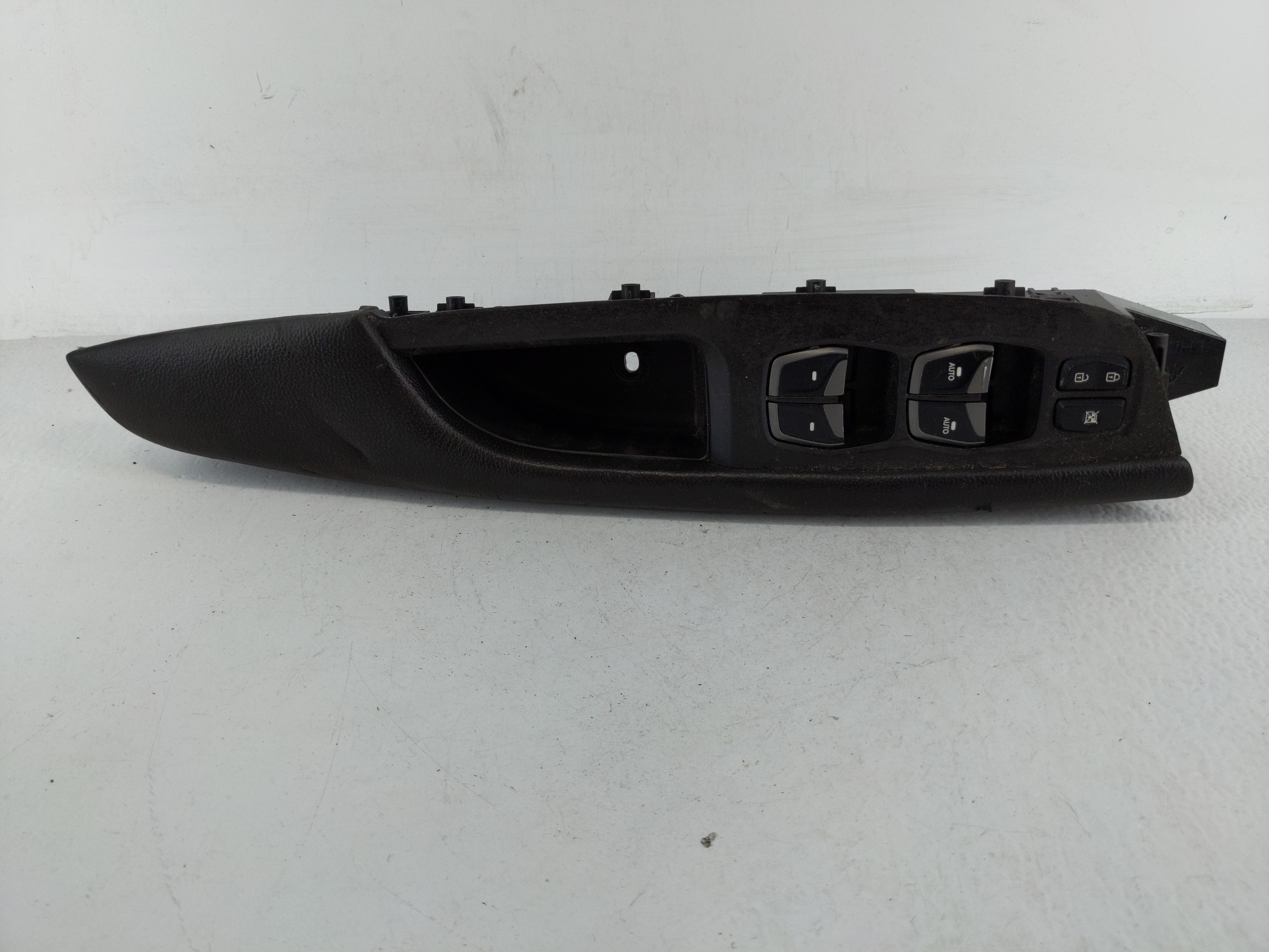 2015-2016 Hyundai Santa Fe Driver Left Door Master Power Window Switch 1152338 - Oemusedautoparts1.com