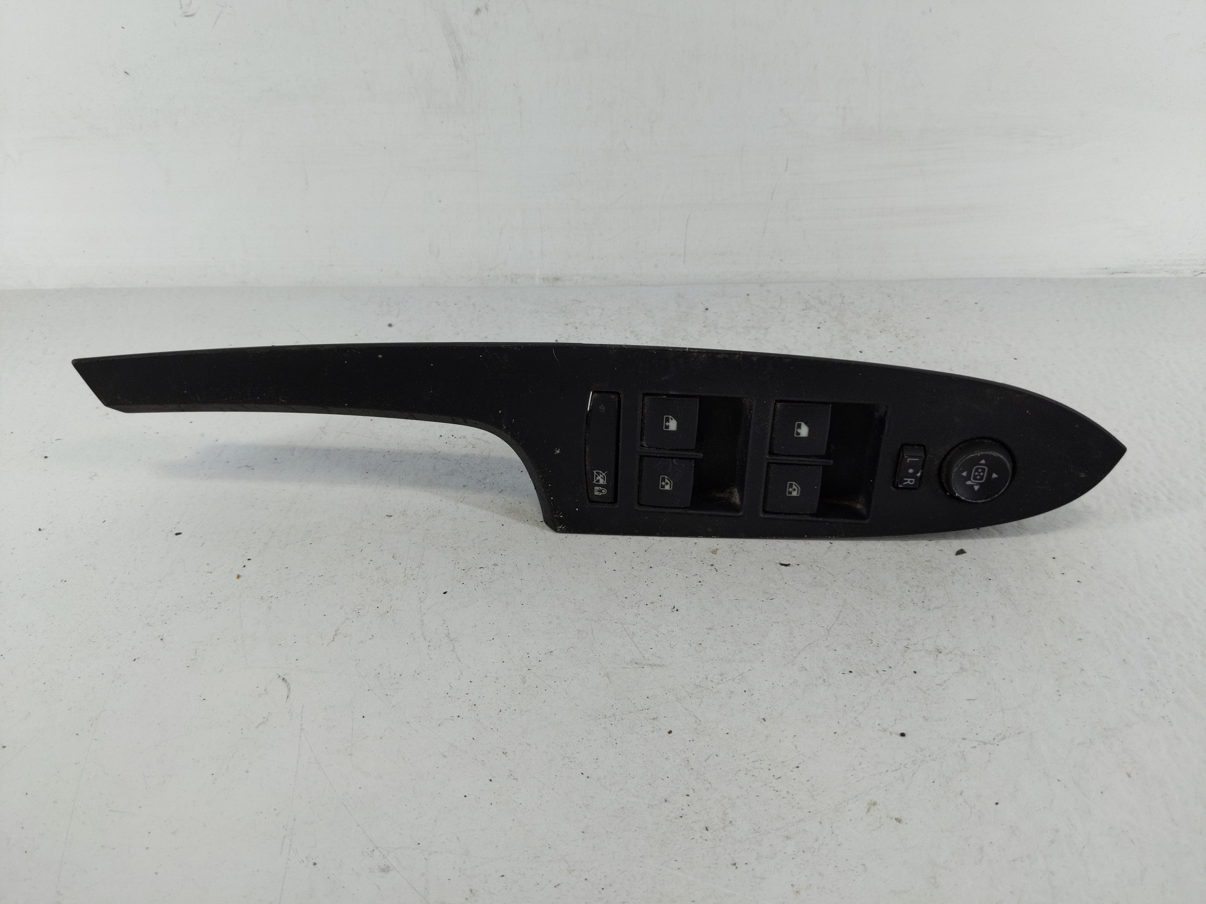 2013-2014 Cadillac Ats Driver Left Door Master Power Window Switch 1152348 - Oemusedautoparts1.com