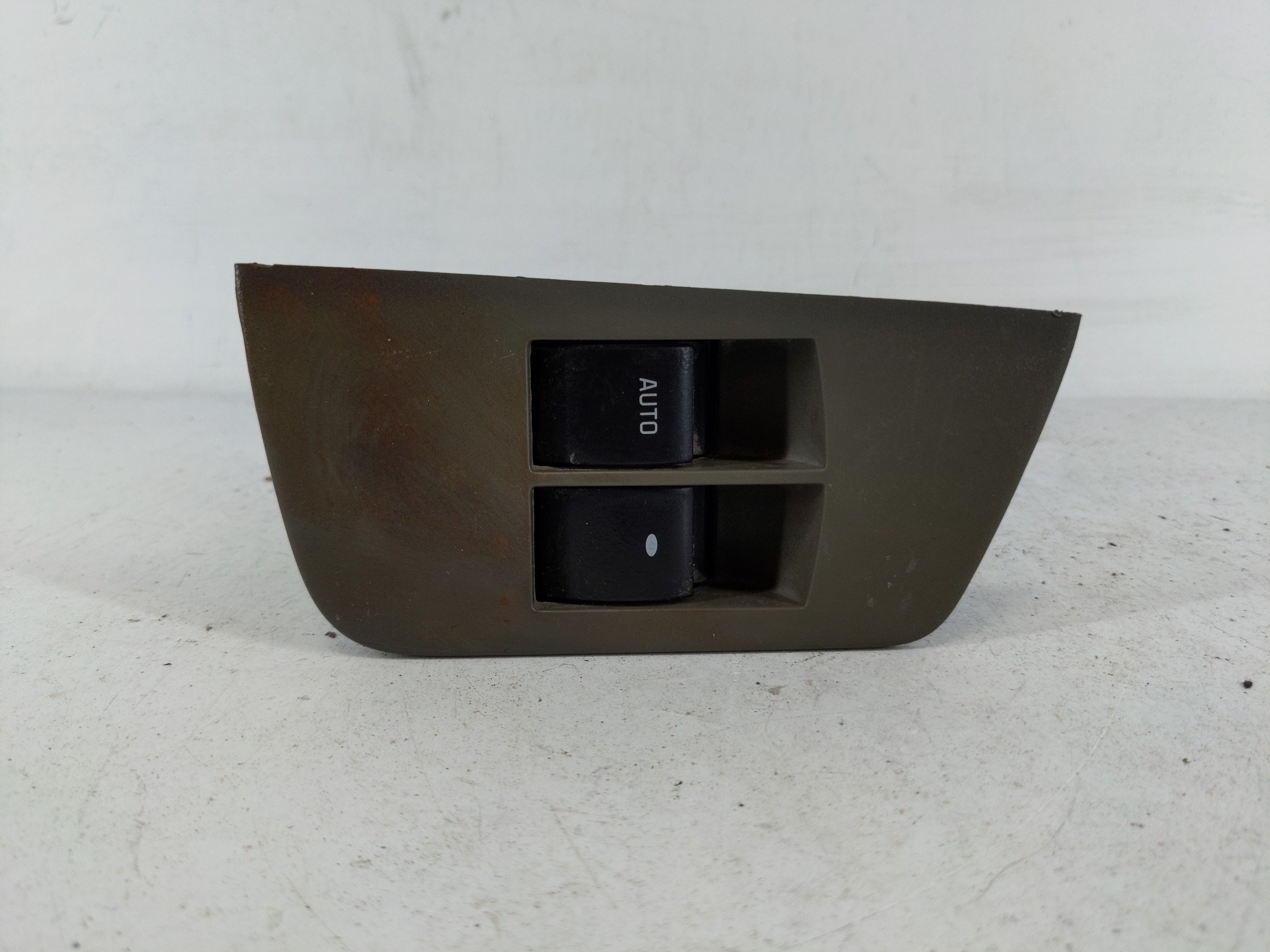 2008-2014 Gmc Savana 1500 Driver Left Door Master Power Window Switch 1152358 - Oemusedautoparts1.com