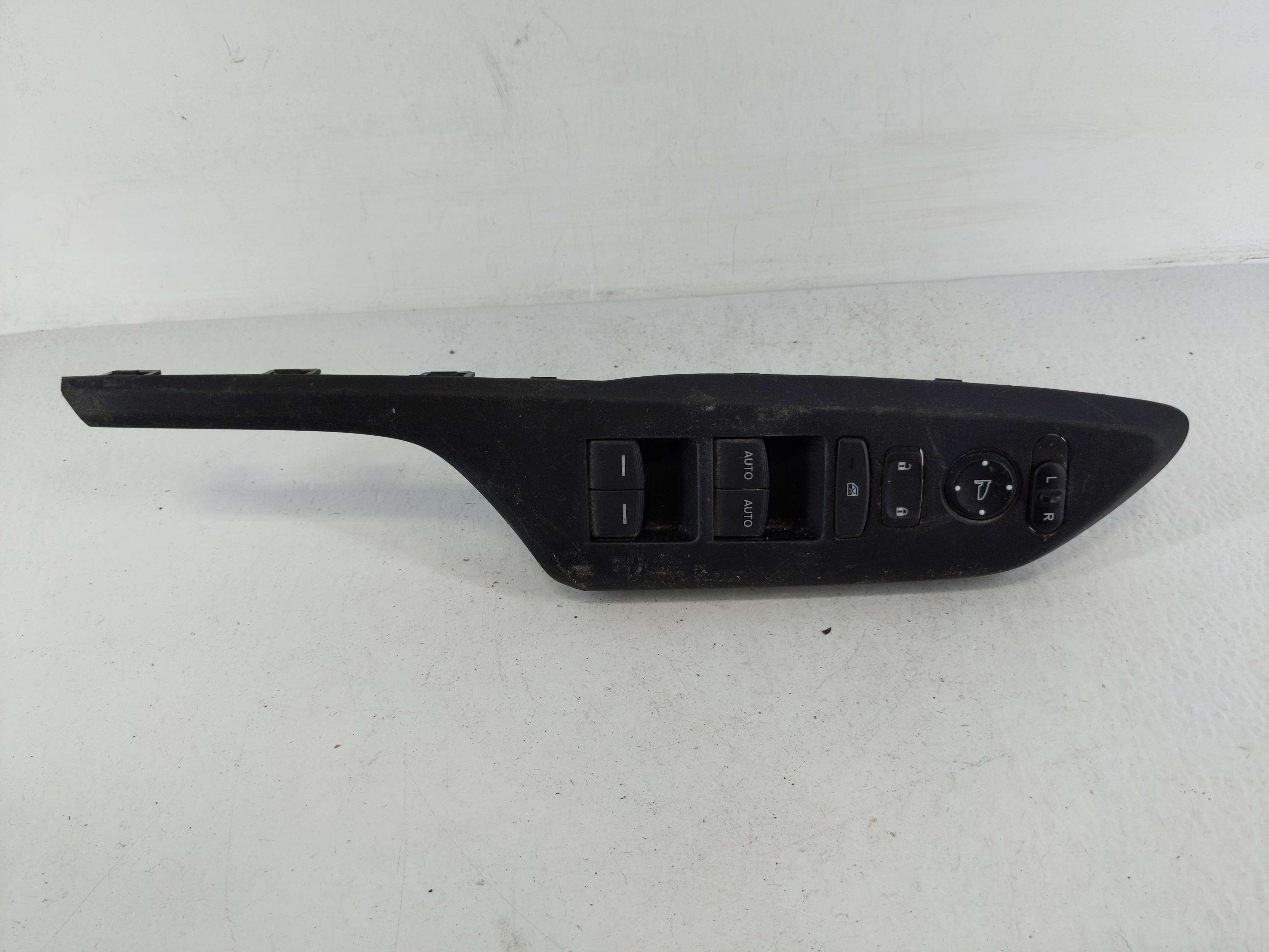 2016-2021 Honda Civic Driver Left Door Master Power Window Switch 1152359 - Oemusedautoparts1.com